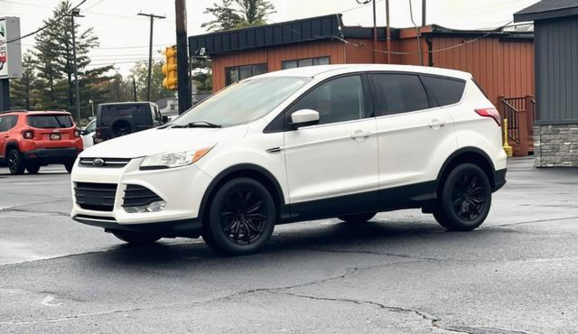 2014 WHITE FORD ESCAPE (1FMCU0GXXEU) with an L4,1.6L(97 CID),DOHC engine, AUTOMATIC transmission, located at 14600 Frazho Road, Warren, MI, 48089, (586) 776-3400, 42.485996, -82.974220 - Photo#3