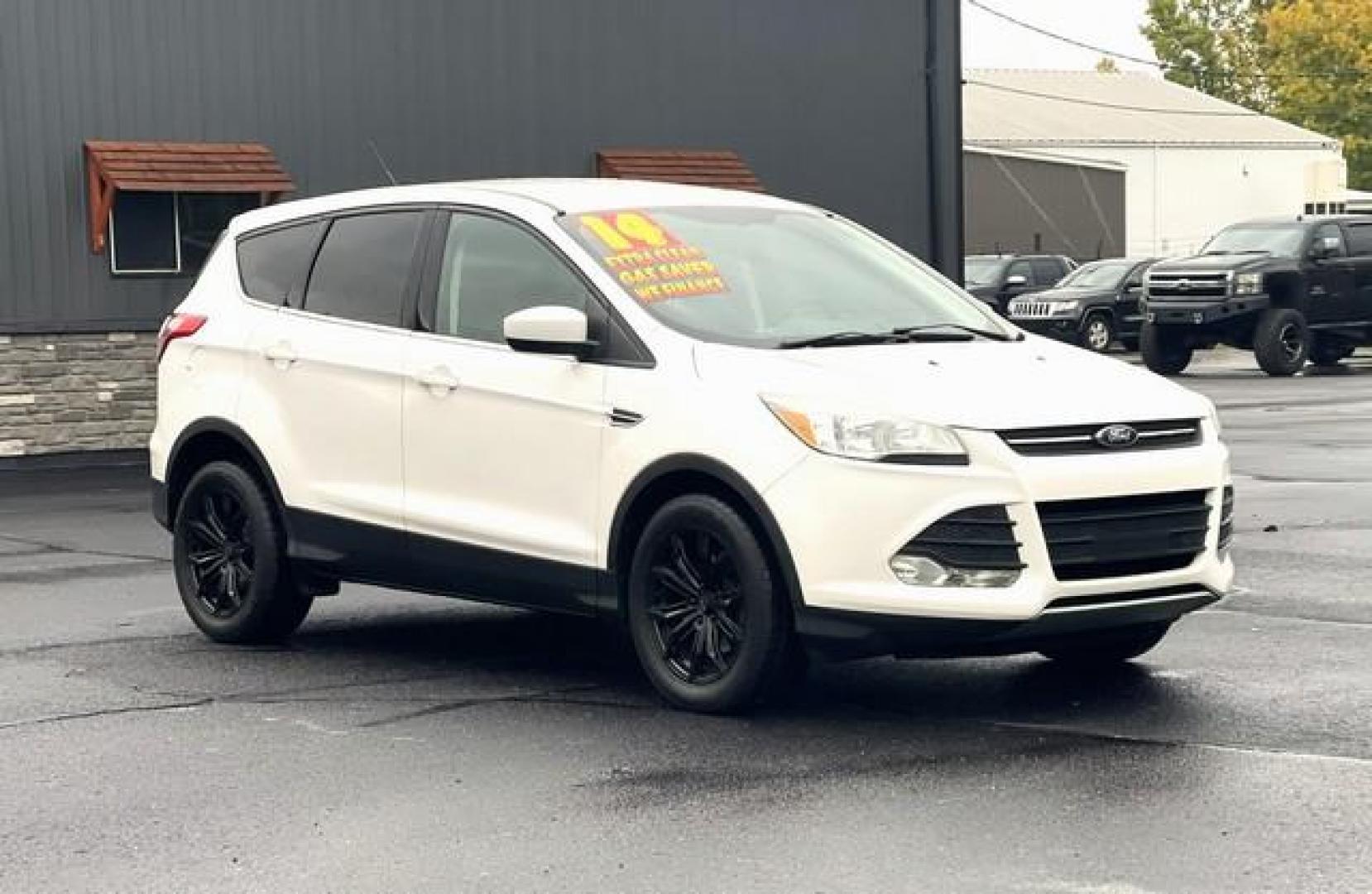 2014 WHITE FORD ESCAPE (1FMCU0GXXEU) with an L4,1.6L(97 CID),DOHC engine, AUTOMATIC transmission, located at 14600 Frazho Road, Warren, MI, 48089, (586) 776-3400, 42.485996, -82.974220 - Photo#5