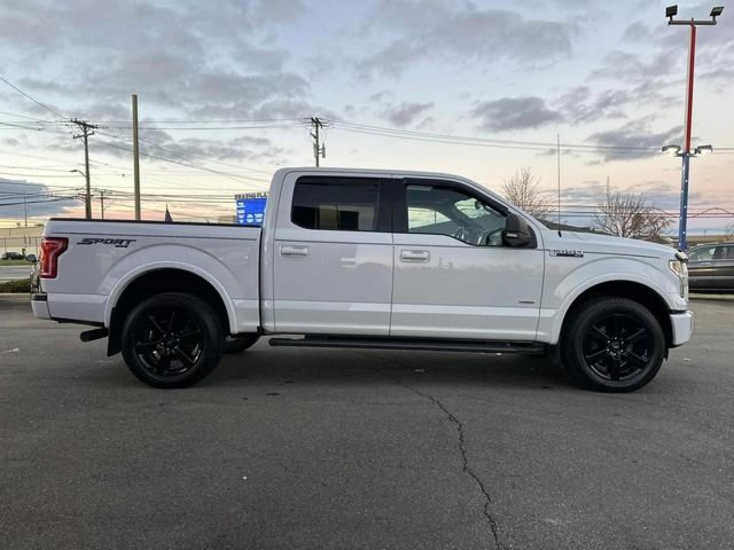 2016 OXFORD WHITE FORD F-150 (1FTEW1EPXGF) with an V6,2.7L(164 CID),DOHC engine, AUTOMATIC transmission, located at 14600 Frazho Road, Warren, MI, 48089, (586) 776-3400, 42.485996, -82.974220 - Photo#3