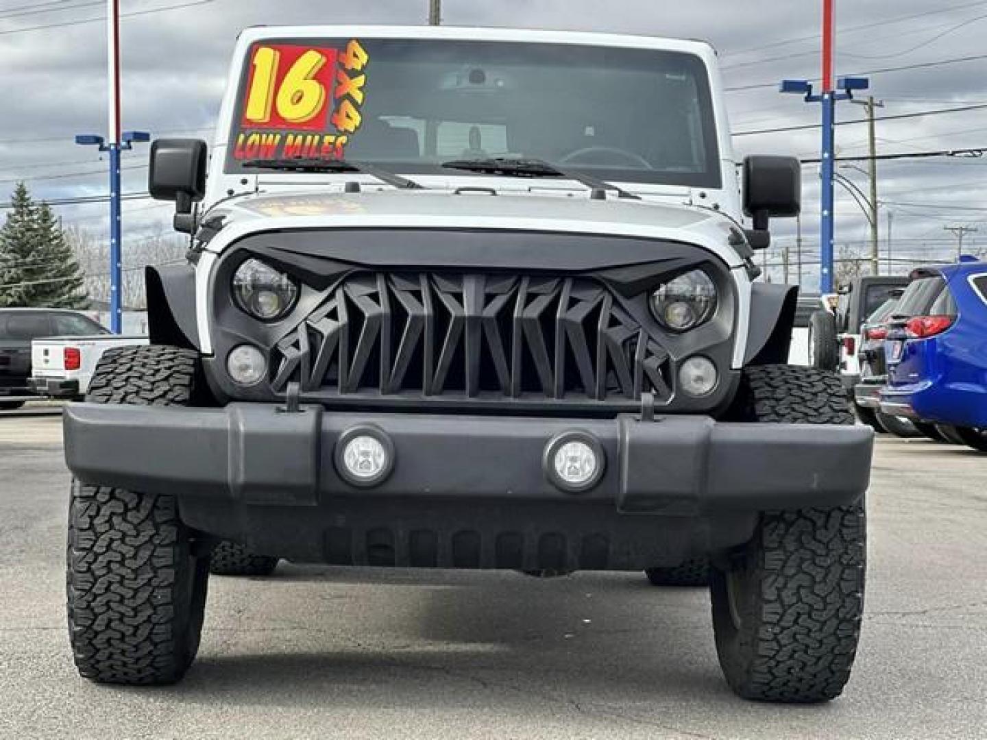 2016 WHITE JEEP WRANGLER (1C4AJWAG5GL) with an V6,3.6L(220 CID),DOHC engine, MANUAL transmission, located at 14600 Frazho Road, Warren, MI, 48089, (586) 776-3400, 42.485996, -82.974220 - Photo#1