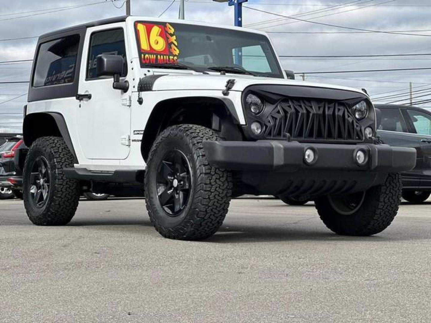 2016 WHITE JEEP WRANGLER (1C4AJWAG5GL) with an V6,3.6L(220 CID),DOHC engine, MANUAL transmission, located at 14600 Frazho Road, Warren, MI, 48089, (586) 776-3400, 42.485996, -82.974220 - Photo#2