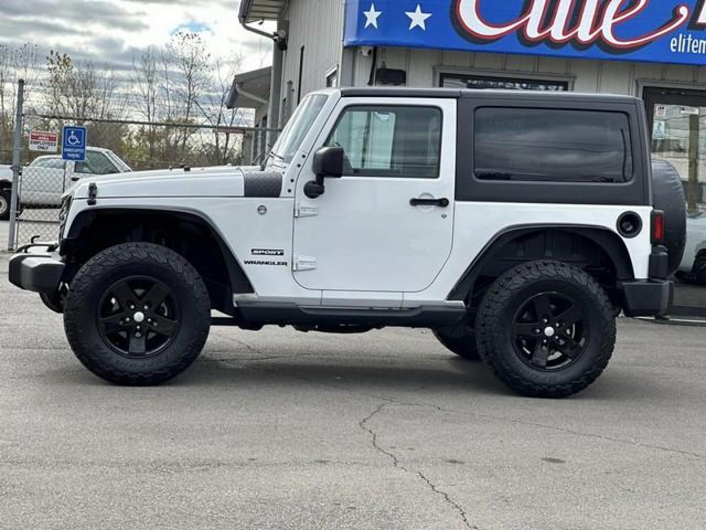 2016 WHITE JEEP WRANGLER (1C4AJWAG5GL) with an V6,3.6L(220 CID),DOHC engine, MANUAL transmission, located at 14600 Frazho Road, Warren, MI, 48089, (586) 776-3400, 42.485996, -82.974220 - Photo#7