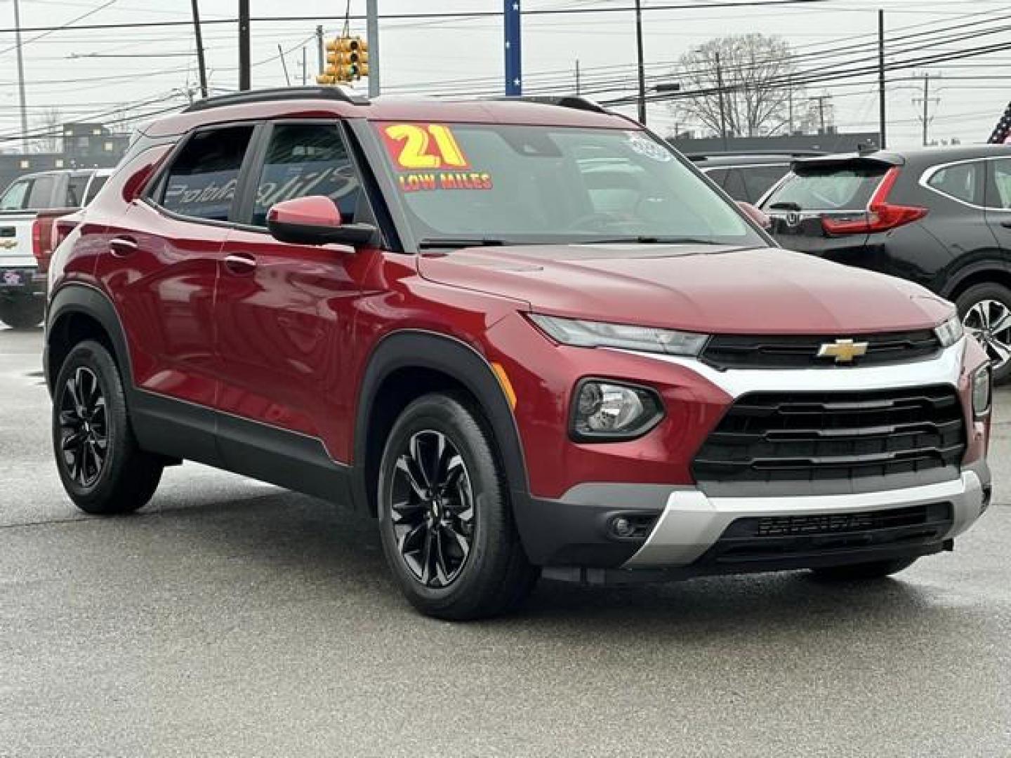 2021 RED CHEVROLET TRAILBLAZER (KL79MPSLXMB) with an L3,1.3L(83 CID),DOHC engine, AUTOMATIC transmission, located at 14600 Frazho Road, Warren, MI, 48089, (586) 776-3400, 42.485996, -82.974220 - Photo#2