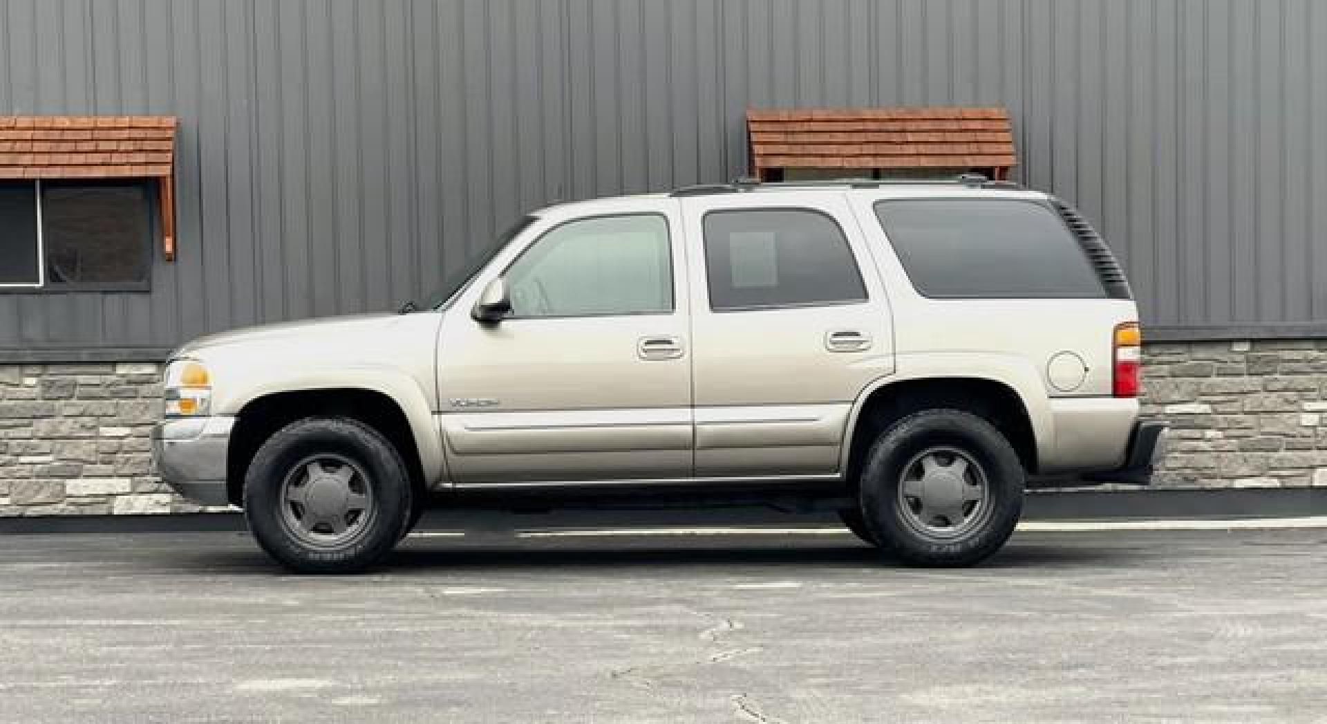 2003 PEWTER GMC YUKON (1GKEK13Z73J) with an V8,5.3L(325 CID),OHV engine, AUTOMATIC transmission, located at 14600 Frazho Road, Warren, MI, 48089, (586) 776-3400, 42.485996, -82.974220 - Photo#1