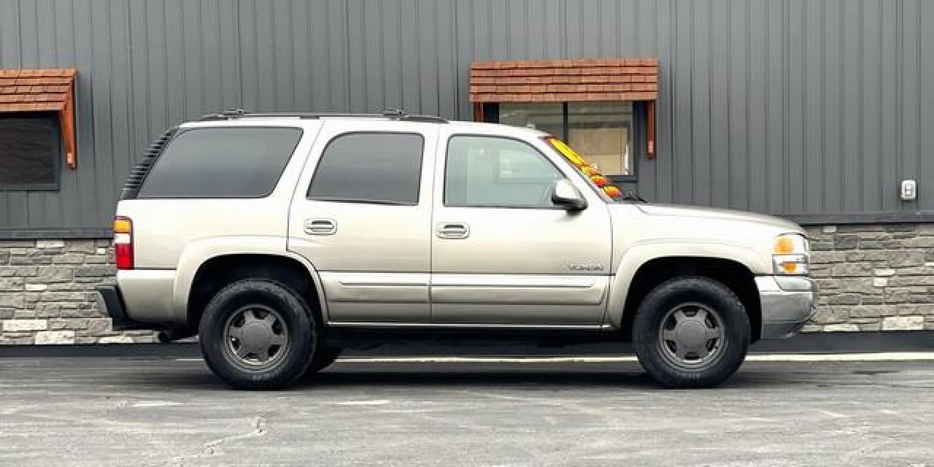 2003 PEWTER GMC YUKON (1GKEK13Z73J) with an V8,5.3L(325 CID),OHV engine, AUTOMATIC transmission, located at 14600 Frazho Road, Warren, MI, 48089, (586) 776-3400, 42.485996, -82.974220 - Photo#4