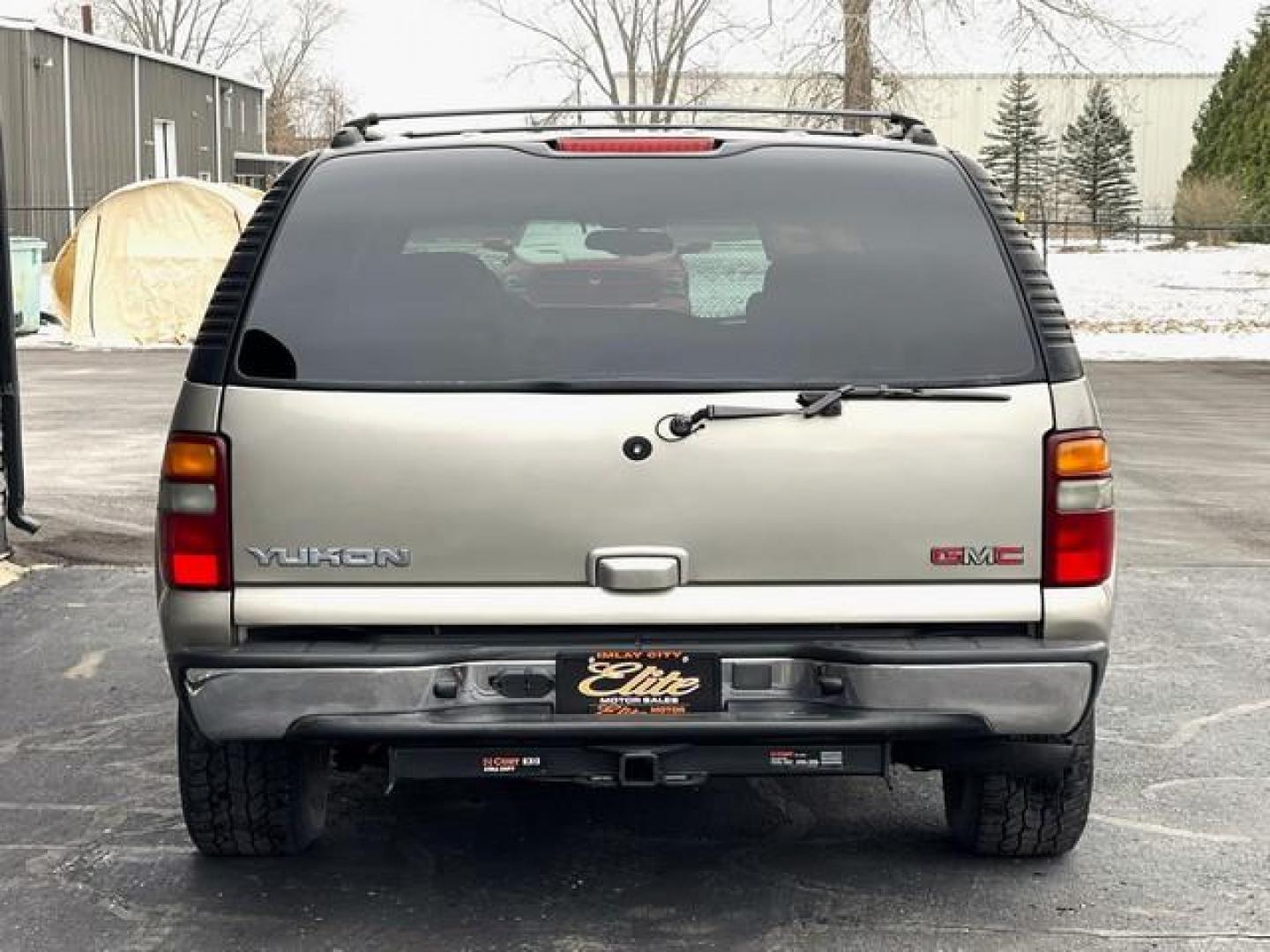 2003 PEWTER GMC YUKON (1GKEK13Z73J) with an V8,5.3L(325 CID),OHV engine, AUTOMATIC transmission, located at 14600 Frazho Road, Warren, MI, 48089, (586) 776-3400, 42.485996, -82.974220 - Photo#5