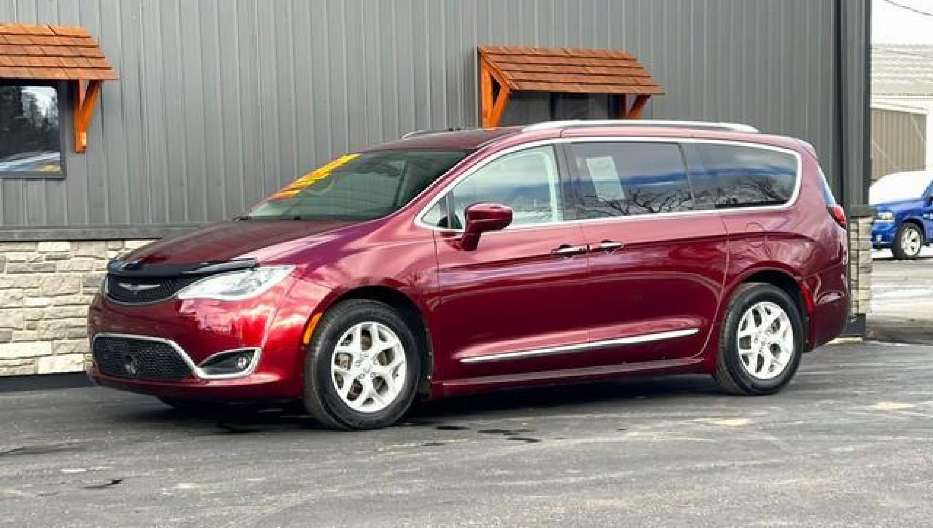 2017 BURGANDY CHRYSLER PACIFICA (2C4RC1EGXHR) with an V6,3.6L(220 CID),DOHC engine, AUTOMATIC transmission, located at 14600 Frazho Road, Warren, MI, 48089, (586) 776-3400, 42.485996, -82.974220 - Photo#1