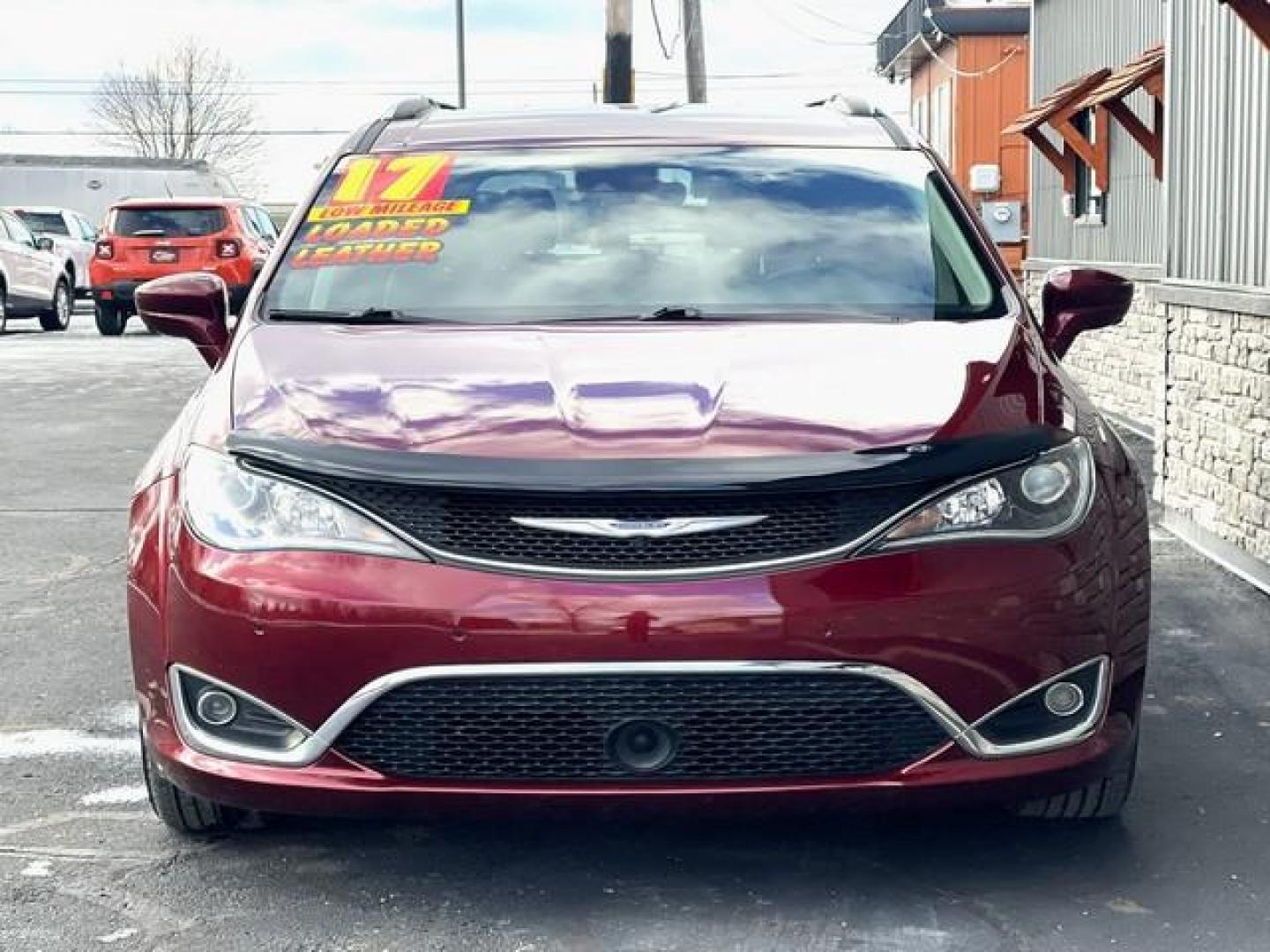 2017 BURGANDY CHRYSLER PACIFICA (2C4RC1EGXHR) with an V6,3.6L(220 CID),DOHC engine, AUTOMATIC transmission, located at 14600 Frazho Road, Warren, MI, 48089, (586) 776-3400, 42.485996, -82.974220 - Photo#3