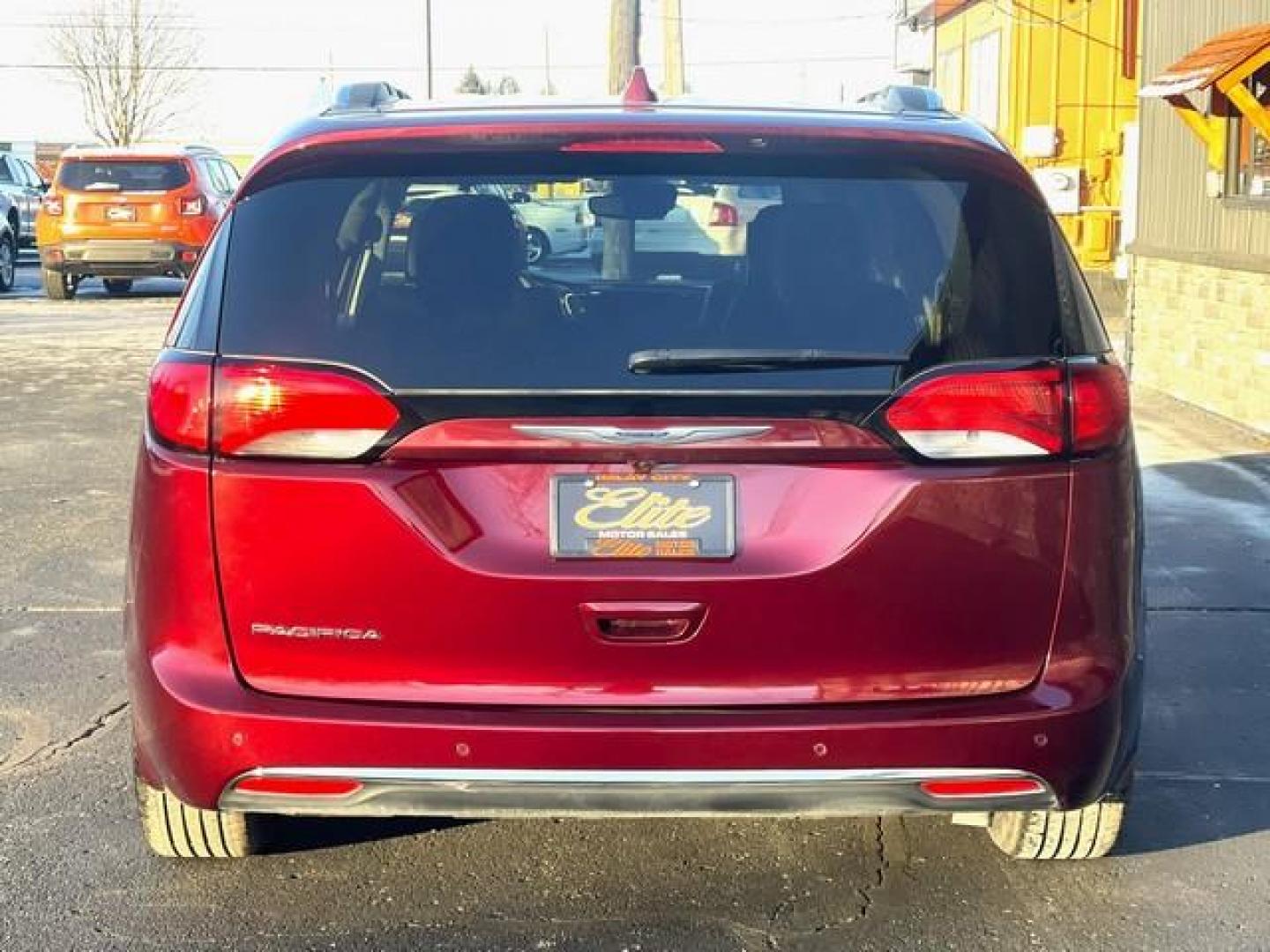 2017 BURGANDY CHRYSLER PACIFICA (2C4RC1EGXHR) with an V6,3.6L(220 CID),DOHC engine, AUTOMATIC transmission, located at 14600 Frazho Road, Warren, MI, 48089, (586) 776-3400, 42.485996, -82.974220 - Photo#5