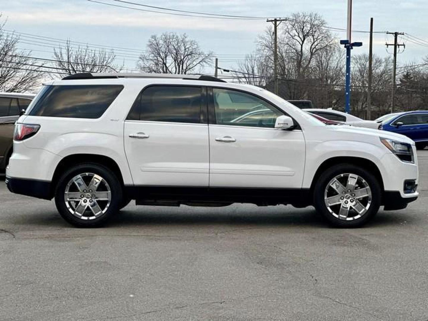 2017 WHITE GMC ACADIA LIMITED (1GKKRSKD4HJ) with an V6,3.6L(217 CID),DOHC engine, AUTOMATIC transmission, located at 14600 Frazho Road, Warren, MI, 48089, (586) 776-3400, 42.485996, -82.974220 - Photo#3