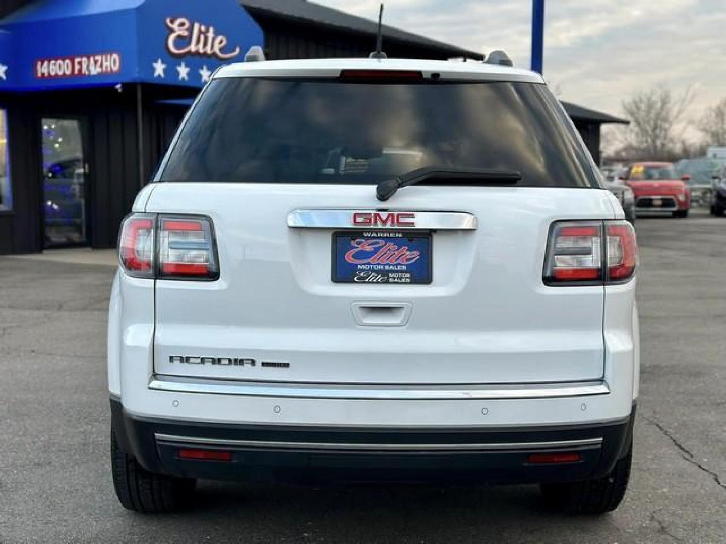 2017 WHITE GMC ACADIA LIMITED (1GKKRSKD4HJ) with an V6,3.6L(217 CID),DOHC engine, AUTOMATIC transmission, located at 14600 Frazho Road, Warren, MI, 48089, (586) 776-3400, 42.485996, -82.974220 - Photo#5