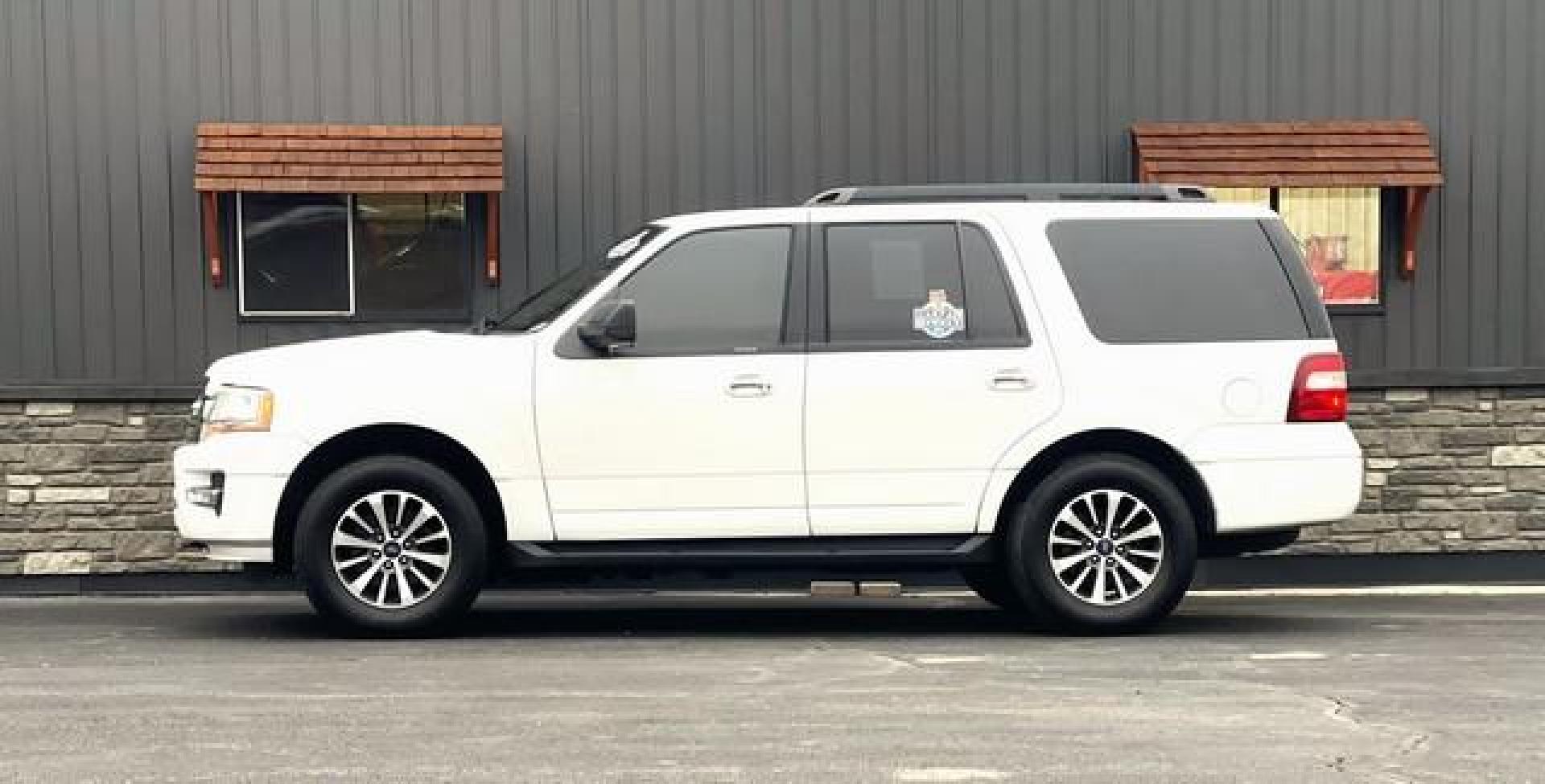 2016 OXFORD WHITE FORD EXPEDITION (1FMJU1JT7GE) with an V6,3.5L(213 CID),DOHC engine, AUTOMATIC transmission, located at 14600 Frazho Road, Warren, MI, 48089, (586) 776-3400, 42.485996, -82.974220 - Photo#1