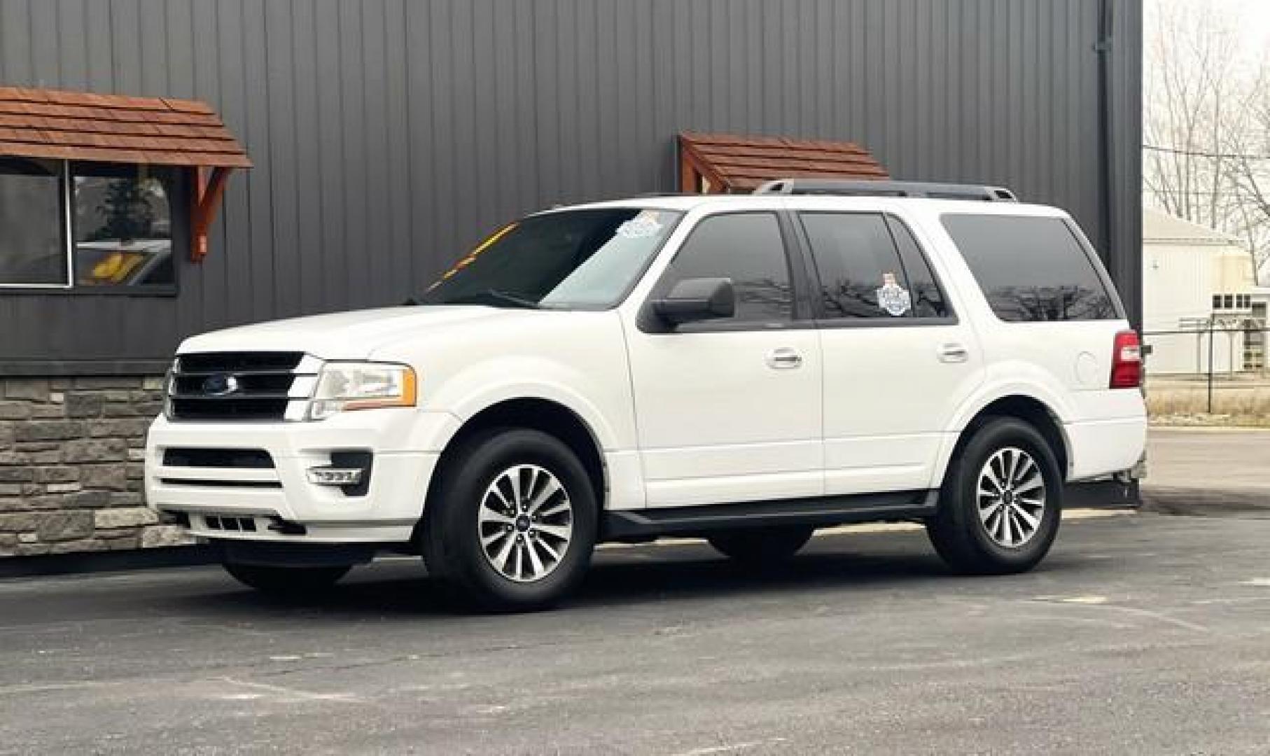 2016 OXFORD WHITE FORD EXPEDITION (1FMJU1JT7GE) with an V6,3.5L(213 CID),DOHC engine, AUTOMATIC transmission, located at 14600 Frazho Road, Warren, MI, 48089, (586) 776-3400, 42.485996, -82.974220 - Photo#2