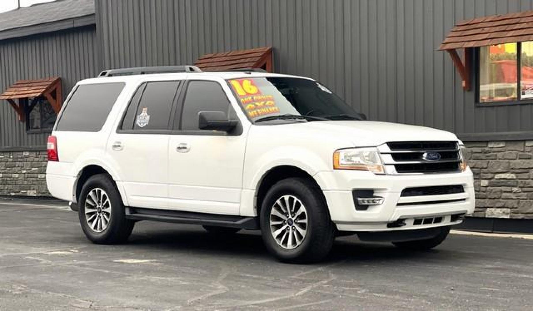 2016 OXFORD WHITE FORD EXPEDITION (1FMJU1JT7GE) with an V6,3.5L(213 CID),DOHC engine, AUTOMATIC transmission, located at 14600 Frazho Road, Warren, MI, 48089, (586) 776-3400, 42.485996, -82.974220 - Photo#4