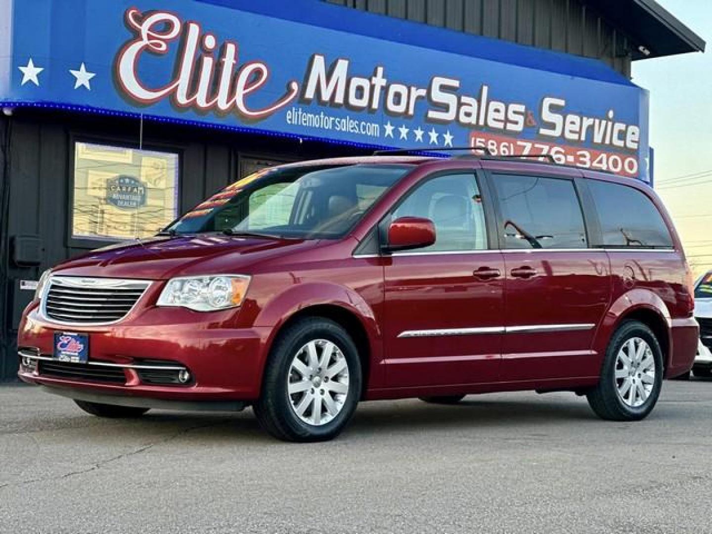 2016 DEEP CHERRY RED CRYSTAL CHRYSLER TOWN and COUNTRY (2C4RC1BG5GR) with an V6,3.6L(220 CID),DOHC engine, AUTOMATIC transmission, located at 14600 Frazho Road, Warren, MI, 48089, (586) 776-3400, 42.485996, -82.974220 - Photo#0