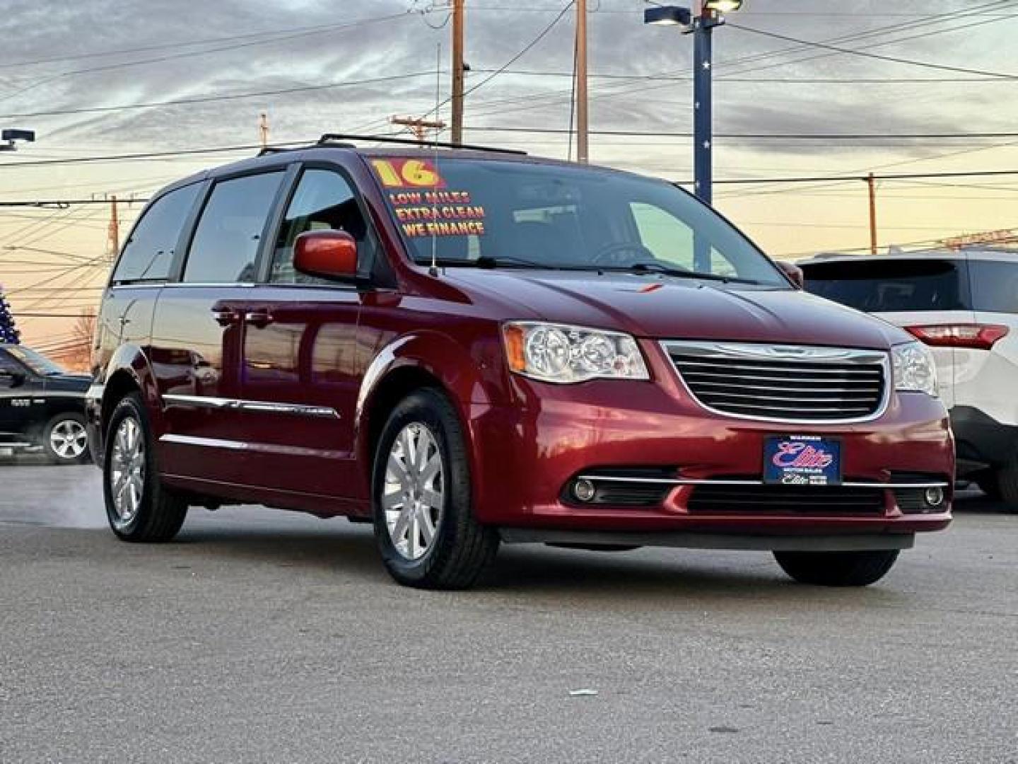 2016 DEEP CHERRY RED CRYSTAL CHRYSLER TOWN and COUNTRY (2C4RC1BG5GR) with an V6,3.6L(220 CID),DOHC engine, AUTOMATIC transmission, located at 14600 Frazho Road, Warren, MI, 48089, (586) 776-3400, 42.485996, -82.974220 - Photo#2