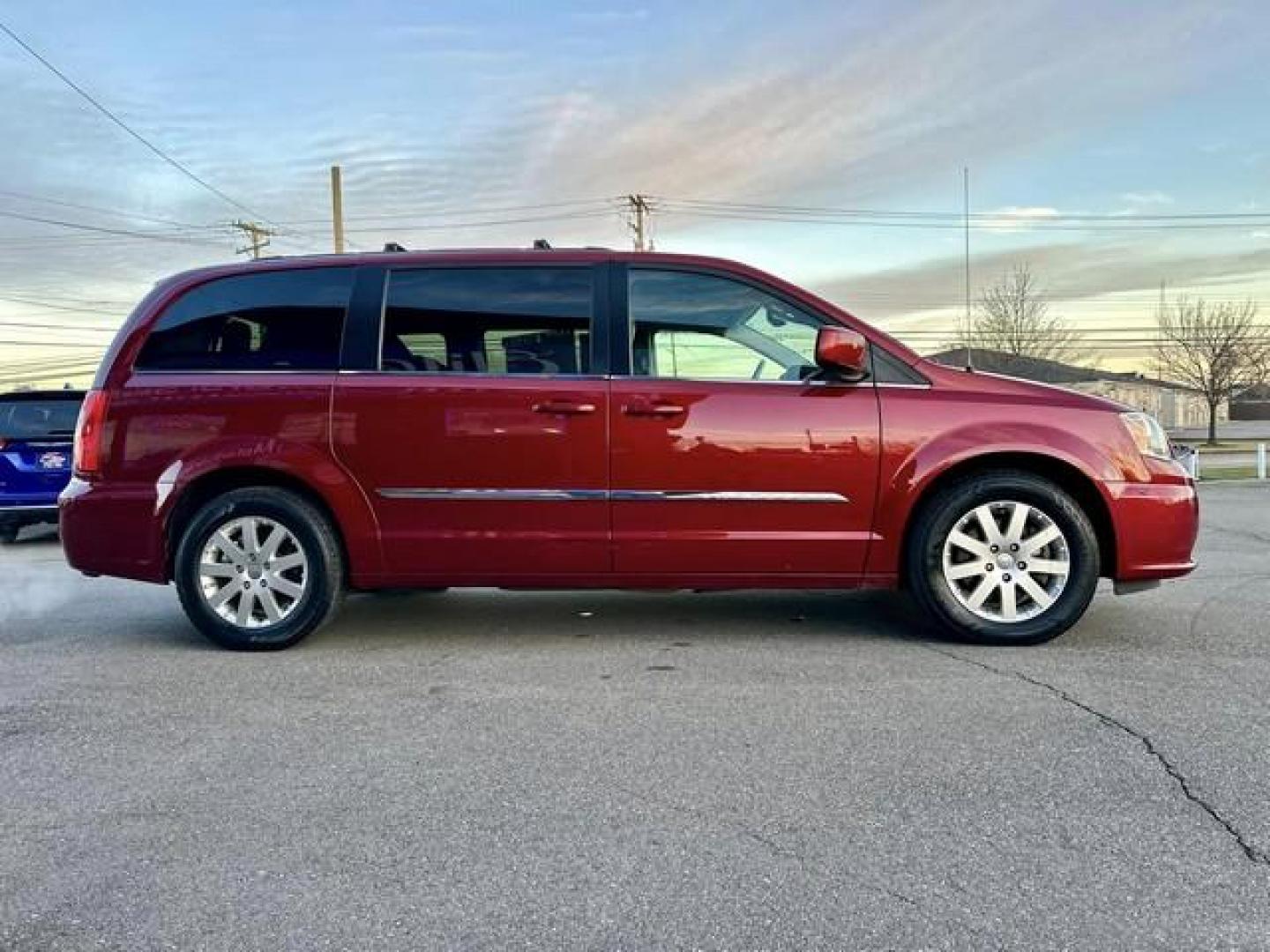 2016 DEEP CHERRY RED CRYSTAL CHRYSLER TOWN and COUNTRY (2C4RC1BG5GR) with an V6,3.6L(220 CID),DOHC engine, AUTOMATIC transmission, located at 14600 Frazho Road, Warren, MI, 48089, (586) 776-3400, 42.485996, -82.974220 - Photo#3