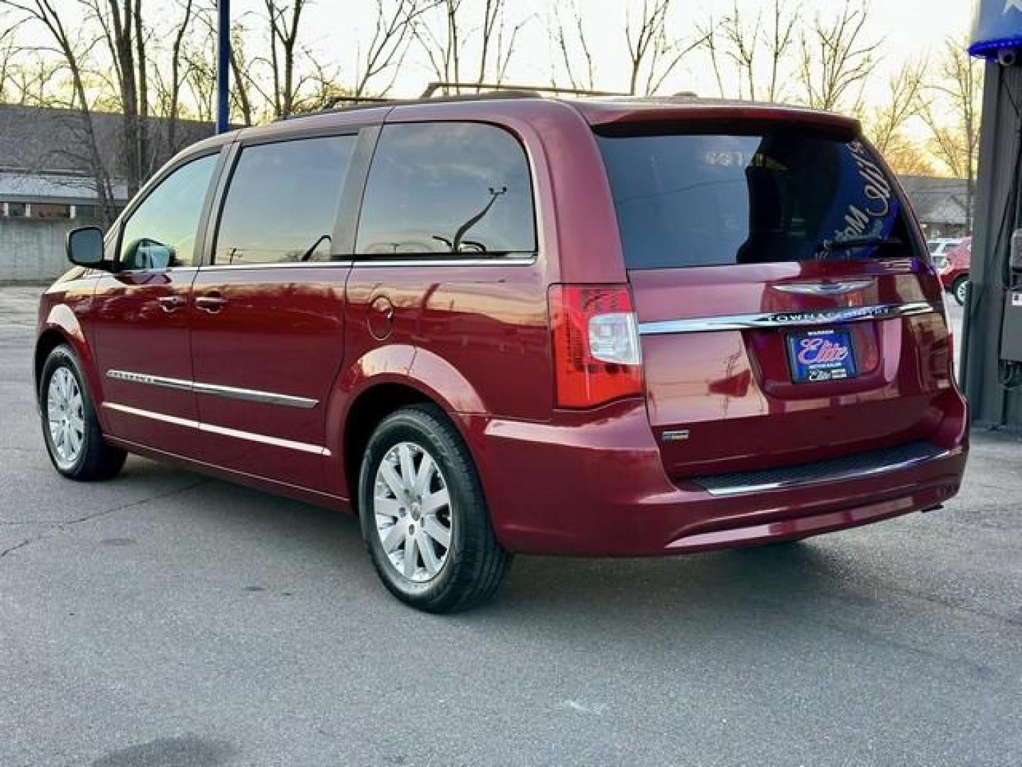 2016 DEEP CHERRY RED CRYSTAL CHRYSLER TOWN and COUNTRY (2C4RC1BG5GR) with an V6,3.6L(220 CID),DOHC engine, AUTOMATIC transmission, located at 14600 Frazho Road, Warren, MI, 48089, (586) 776-3400, 42.485996, -82.974220 - Photo#5