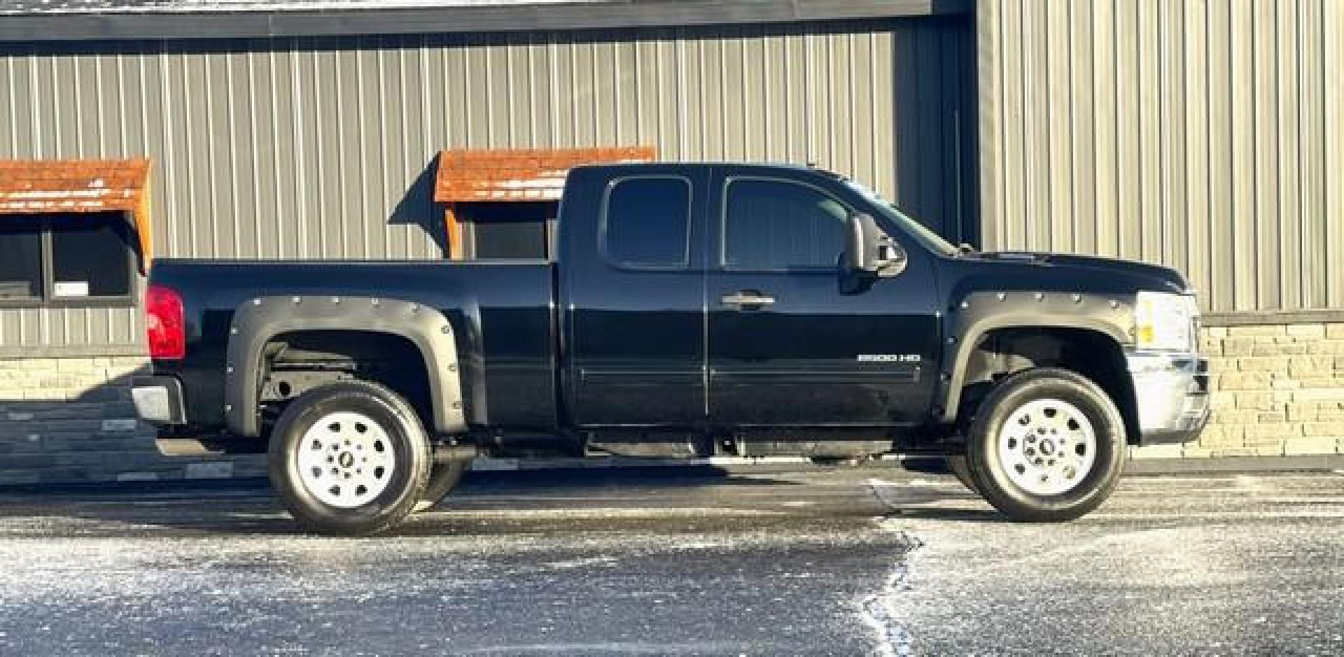 2012 BLACK CHEVROLET SILVERADO 2500 HD (1GC2KXCG2CZ) with an V8,6.0L(364 CID),OHV engine, AUTOMATIC transmission, located at 14600 Frazho Road, Warren, MI, 48089, (586) 776-3400, 42.485996, -82.974220 - Photo#3