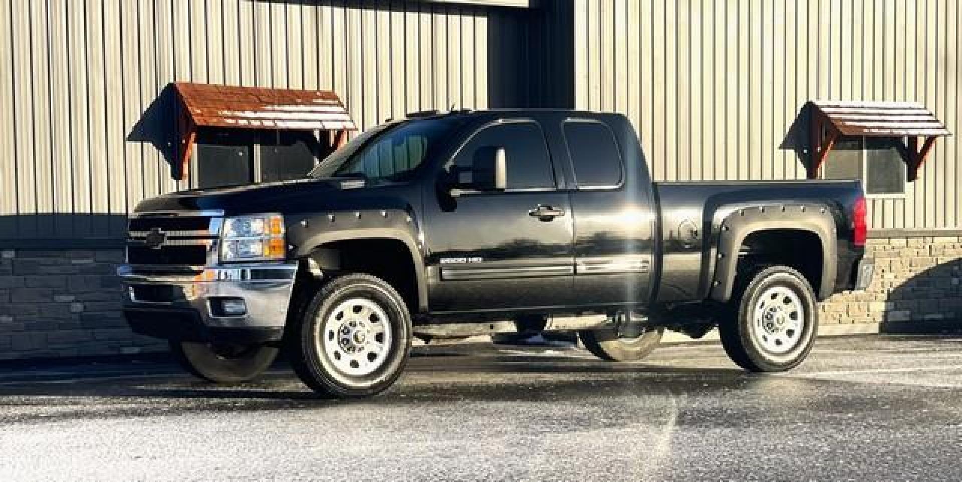 2012 BLACK CHEVROLET SILVERADO 2500 HD (1GC2KXCG2CZ) with an V8,6.0L(364 CID),OHV engine, AUTOMATIC transmission, located at 14600 Frazho Road, Warren, MI, 48089, (586) 776-3400, 42.485996, -82.974220 - Photo#4