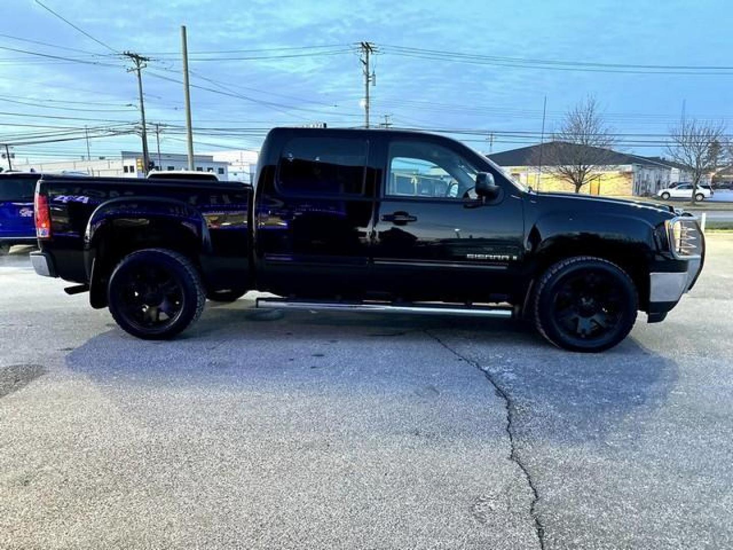 2007 BLACK GMC SIERRA 1500 (2GTEK13MX71) with an V8,5.3L(325 CID),OHV engine, AUTOMATIC transmission, located at 14600 Frazho Road, Warren, MI, 48089, (586) 776-3400, 42.485996, -82.974220 - Photo#3