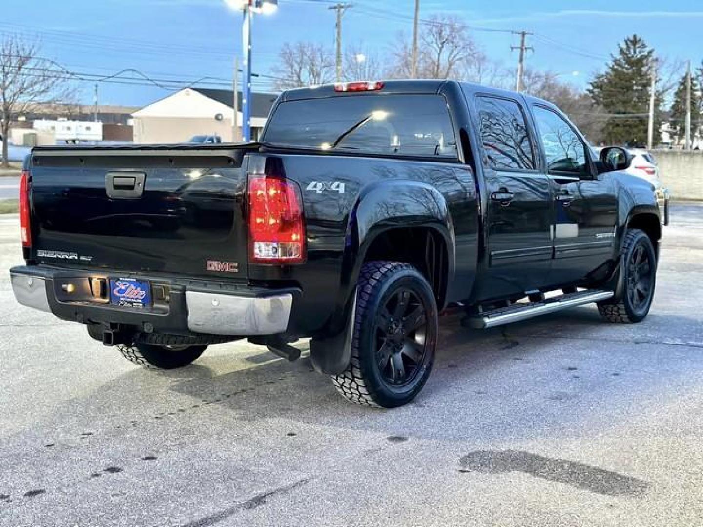 2007 BLACK GMC SIERRA 1500 (2GTEK13MX71) with an V8,5.3L(325 CID),OHV engine, AUTOMATIC transmission, located at 14600 Frazho Road, Warren, MI, 48089, (586) 776-3400, 42.485996, -82.974220 - Photo#4