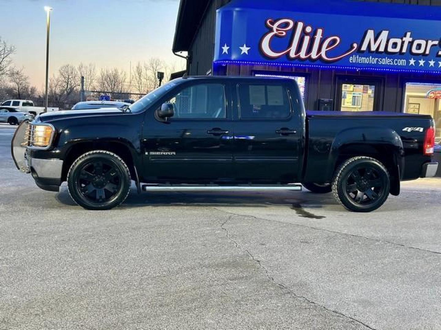 2007 BLACK GMC SIERRA 1500 (2GTEK13MX71) with an V8,5.3L(325 CID),OHV engine, AUTOMATIC transmission, located at 14600 Frazho Road, Warren, MI, 48089, (586) 776-3400, 42.485996, -82.974220 - Photo#7