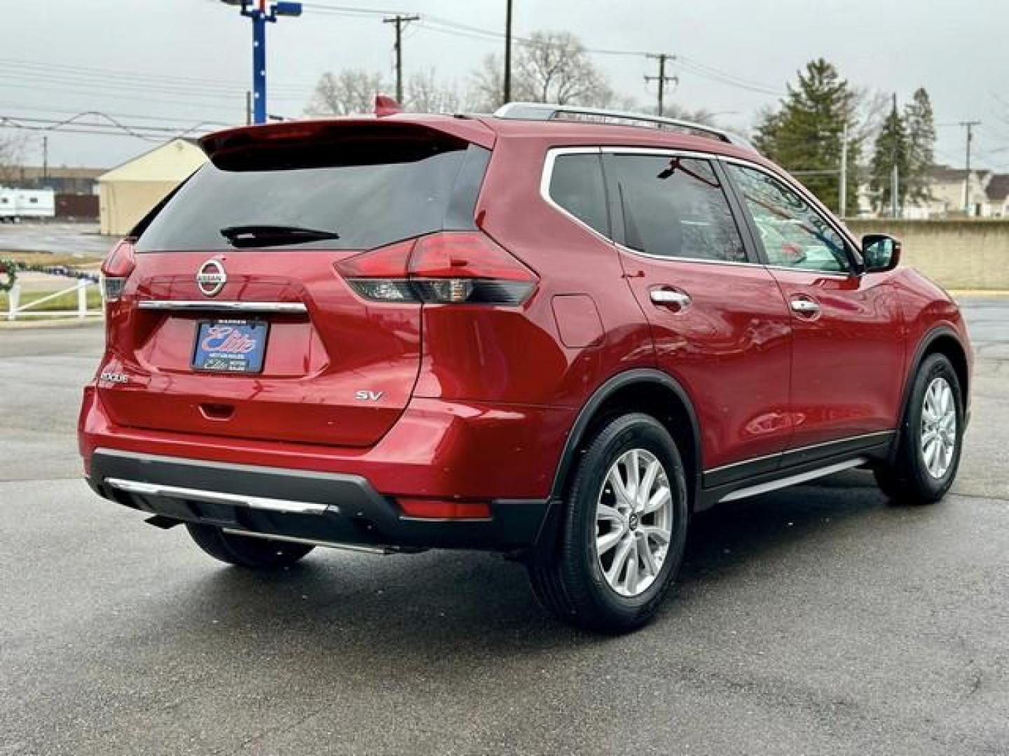 2017 RED NISSAN ROGUE (5N1AT2MT7HC) with an L4,2.5L(152 CID),DOHC engine, AUTOMATIC transmission, located at 14600 Frazho Road, Warren, MI, 48089, (586) 776-3400, 42.485996, -82.974220 - Photo#4