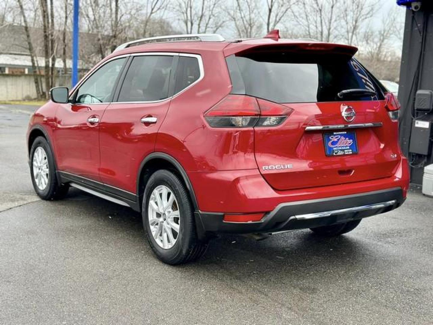 2017 RED NISSAN ROGUE (5N1AT2MT7HC) with an L4,2.5L(152 CID),DOHC engine, AUTOMATIC transmission, located at 14600 Frazho Road, Warren, MI, 48089, (586) 776-3400, 42.485996, -82.974220 - Photo#6