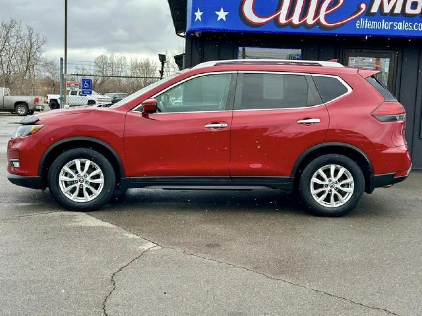 2017 RED NISSAN ROGUE (5N1AT2MT7HC) with an L4,2.5L(152 CID),DOHC engine, AUTOMATIC transmission, located at 14600 Frazho Road, Warren, MI, 48089, (586) 776-3400, 42.485996, -82.974220 - Photo#7