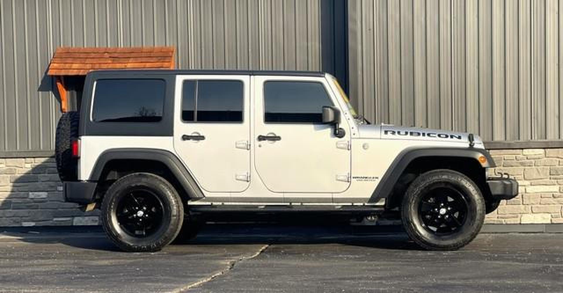 2012 SILVER JEEP WRANGLER (1C4HJWFG7CL) with an V6,3.6L(220 CID),DOHC engine, AUTOMATIC transmission, located at 14600 Frazho Road, Warren, MI, 48089, (586) 776-3400, 42.485996, -82.974220 - Photo#1