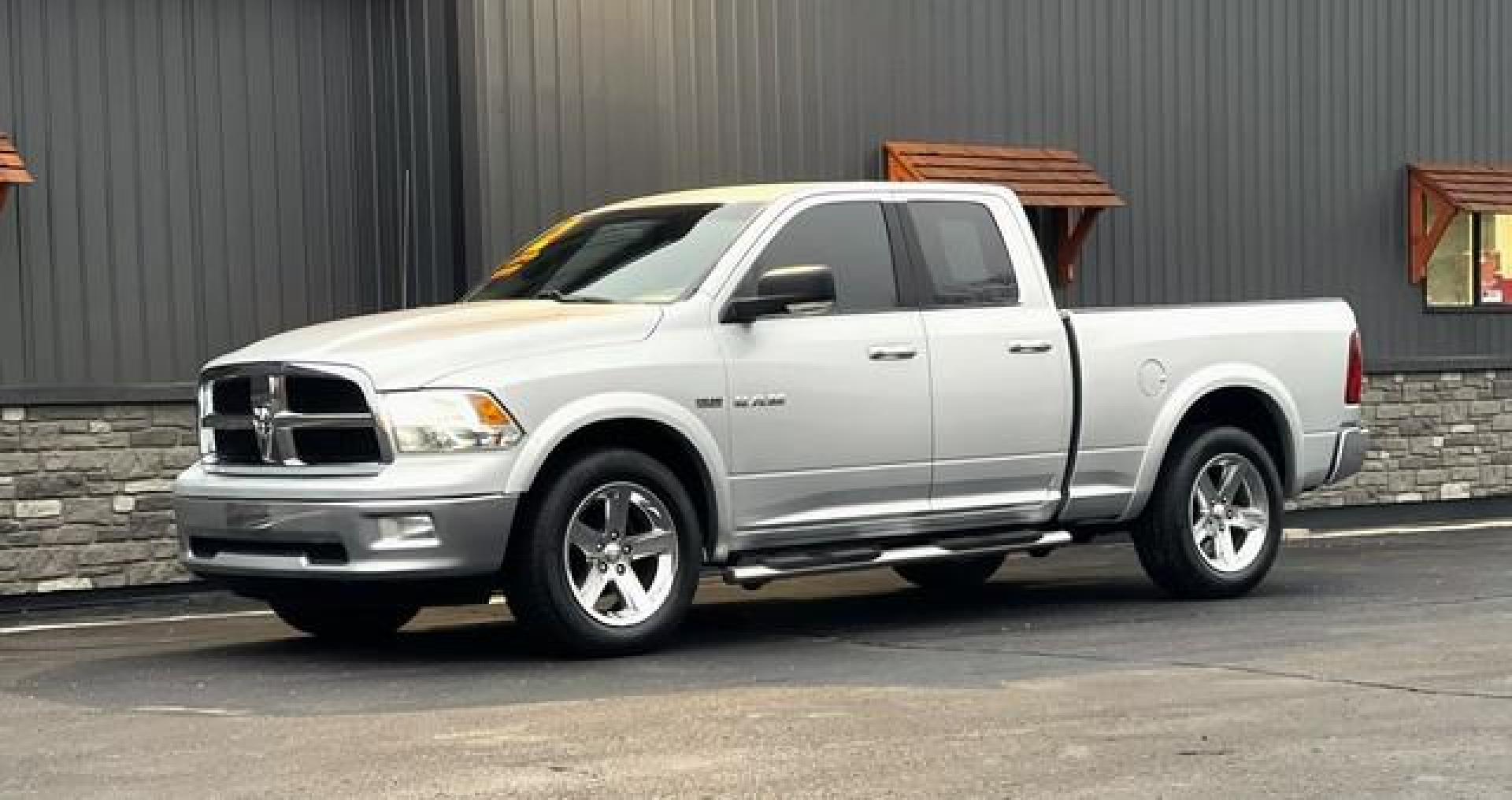 2012 SILVER RAM 1500 SLT (1C6RD7GT8CS) with an V8,5.7L(345 CID),OHV engine, AUTOMATIC transmission, located at 14600 Frazho Road, Warren, MI, 48089, (586) 776-3400, 42.485996, -82.974220 - Photo#2