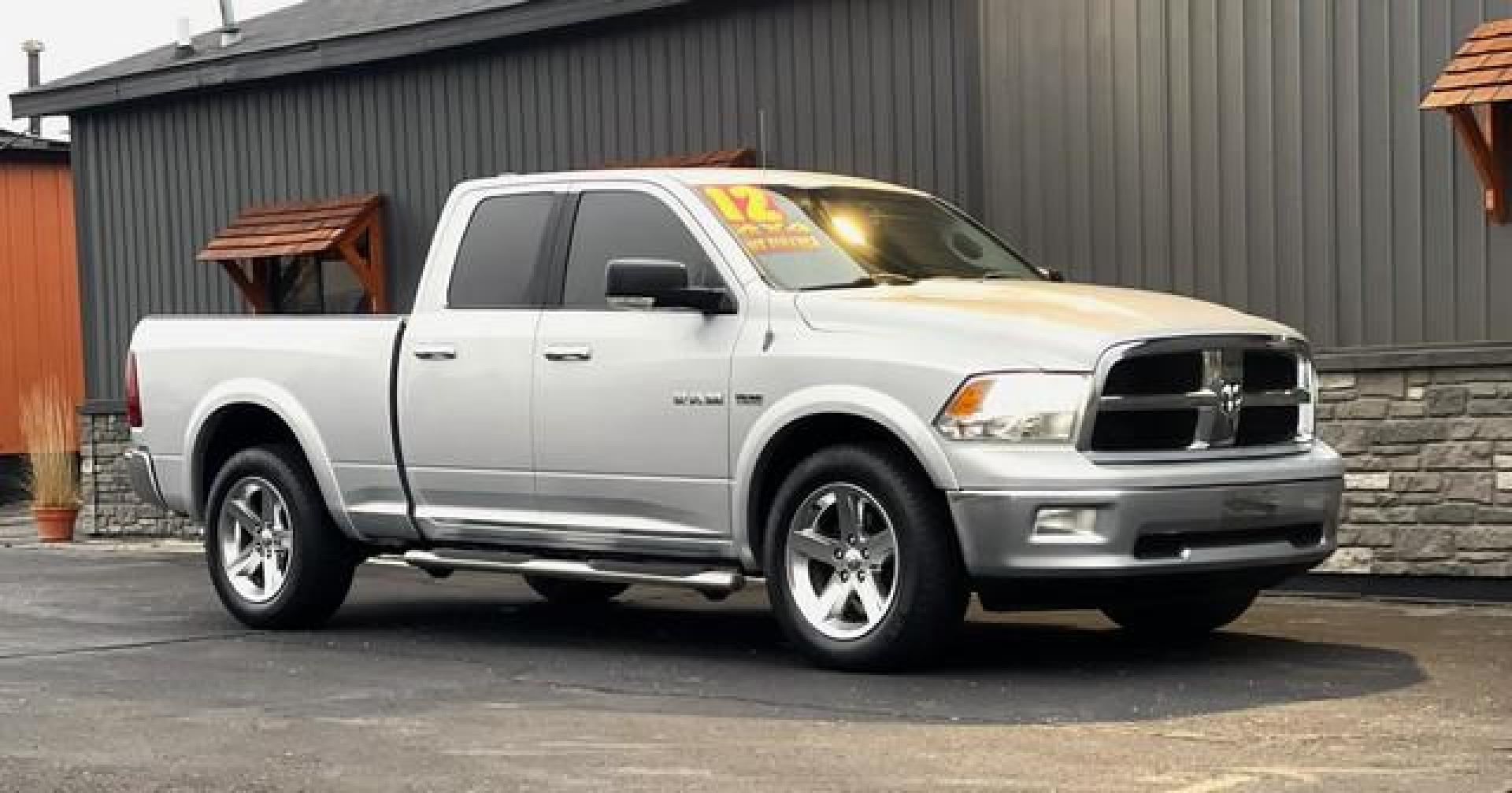 2012 SILVER RAM 1500 SLT (1C6RD7GT8CS) with an V8,5.7L(345 CID),OHV engine, AUTOMATIC transmission, located at 14600 Frazho Road, Warren, MI, 48089, (586) 776-3400, 42.485996, -82.974220 - Photo#3