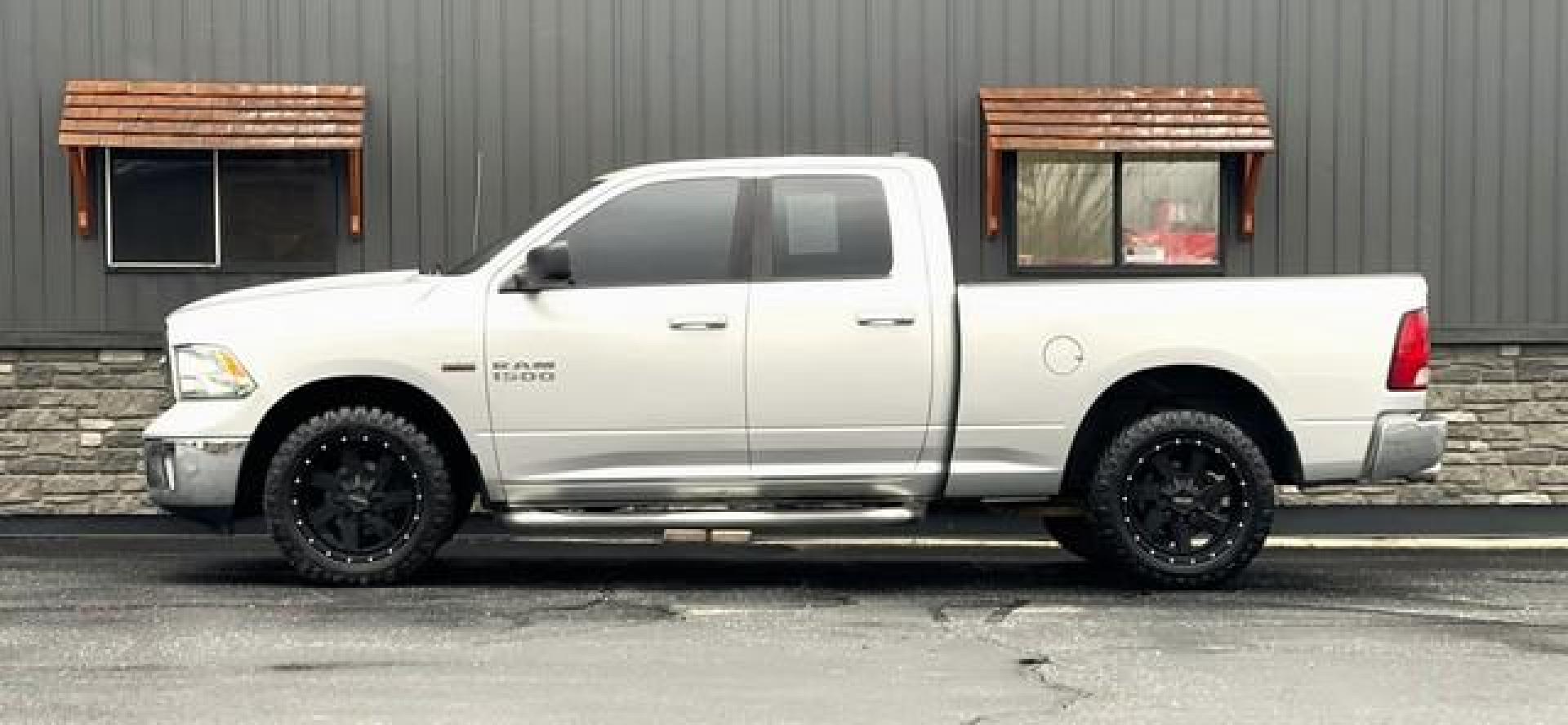 2015 SILVER RAM 1500 (1C6RR7GTXFS) with an V8,5.7L(345 CID),OHV engine, AUTOMATIC transmission, located at 14600 Frazho Road, Warren, MI, 48089, (586) 776-3400, 42.485996, -82.974220 - Photo#1