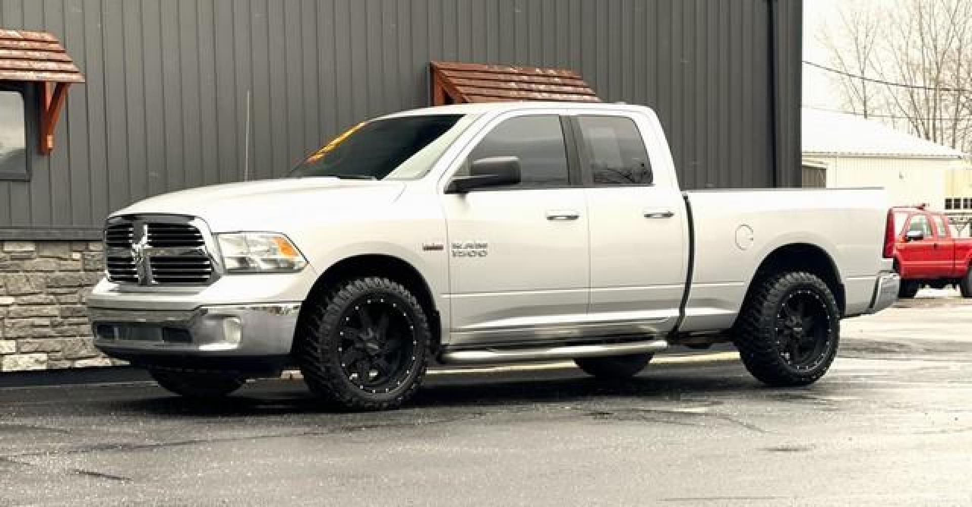 2015 SILVER RAM 1500 (1C6RR7GTXFS) with an V8,5.7L(345 CID),OHV engine, AUTOMATIC transmission, located at 14600 Frazho Road, Warren, MI, 48089, (586) 776-3400, 42.485996, -82.974220 - Photo#2