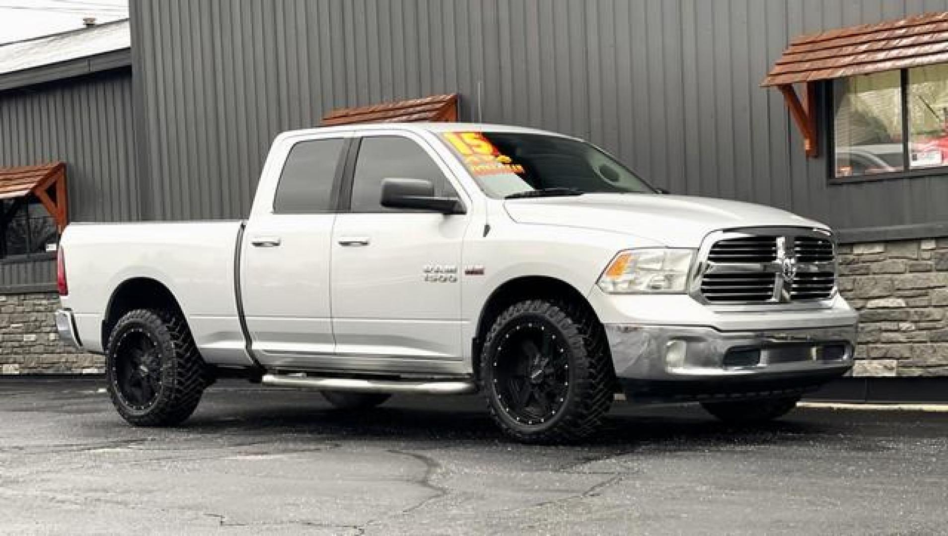 2015 SILVER RAM 1500 (1C6RR7GTXFS) with an V8,5.7L(345 CID),OHV engine, AUTOMATIC transmission, located at 14600 Frazho Road, Warren, MI, 48089, (586) 776-3400, 42.485996, -82.974220 - Photo#4