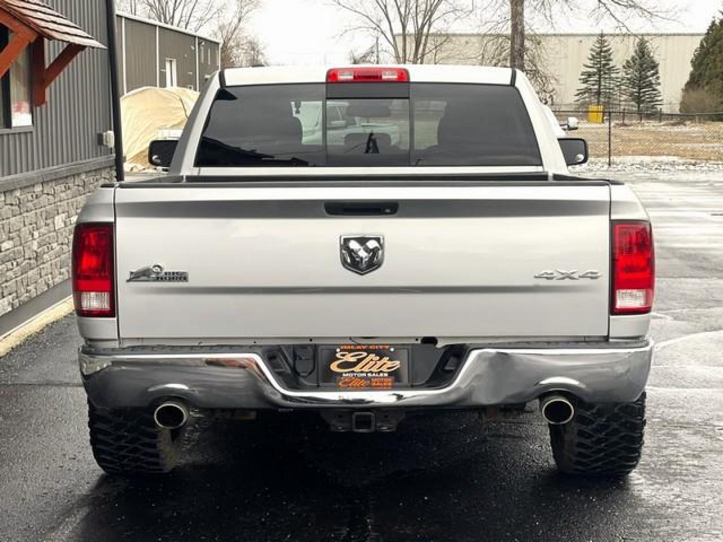 2015 SILVER RAM 1500 (1C6RR7GTXFS) with an V8,5.7L(345 CID),OHV engine, AUTOMATIC transmission, located at 14600 Frazho Road, Warren, MI, 48089, (586) 776-3400, 42.485996, -82.974220 - Photo#6