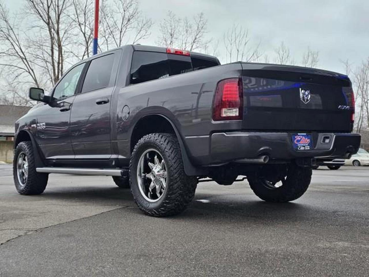 2016 GRAY RAM 1500 (1C6RR7MT4GS) with an V8,5.7L(345 CID),OHV engine, AUTOMATIC transmission, located at 14600 Frazho Road, Warren, MI, 48089, (586) 776-3400, 42.485996, -82.974220 - Photo#6