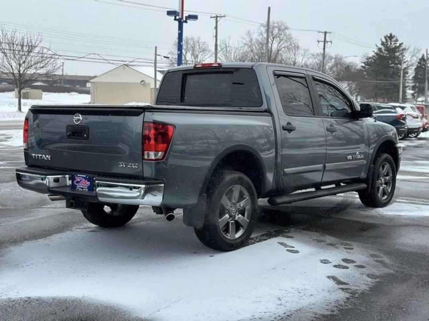 2015 GREY NISSAN TITAN (1N6AA0EC0FN) with an V8,5.6L(339 CID),DOHC engine, AUTOMATIC transmission, located at 14600 Frazho Road, Warren, MI, 48089, (586) 776-3400, 42.485996, -82.974220 - Photo#4