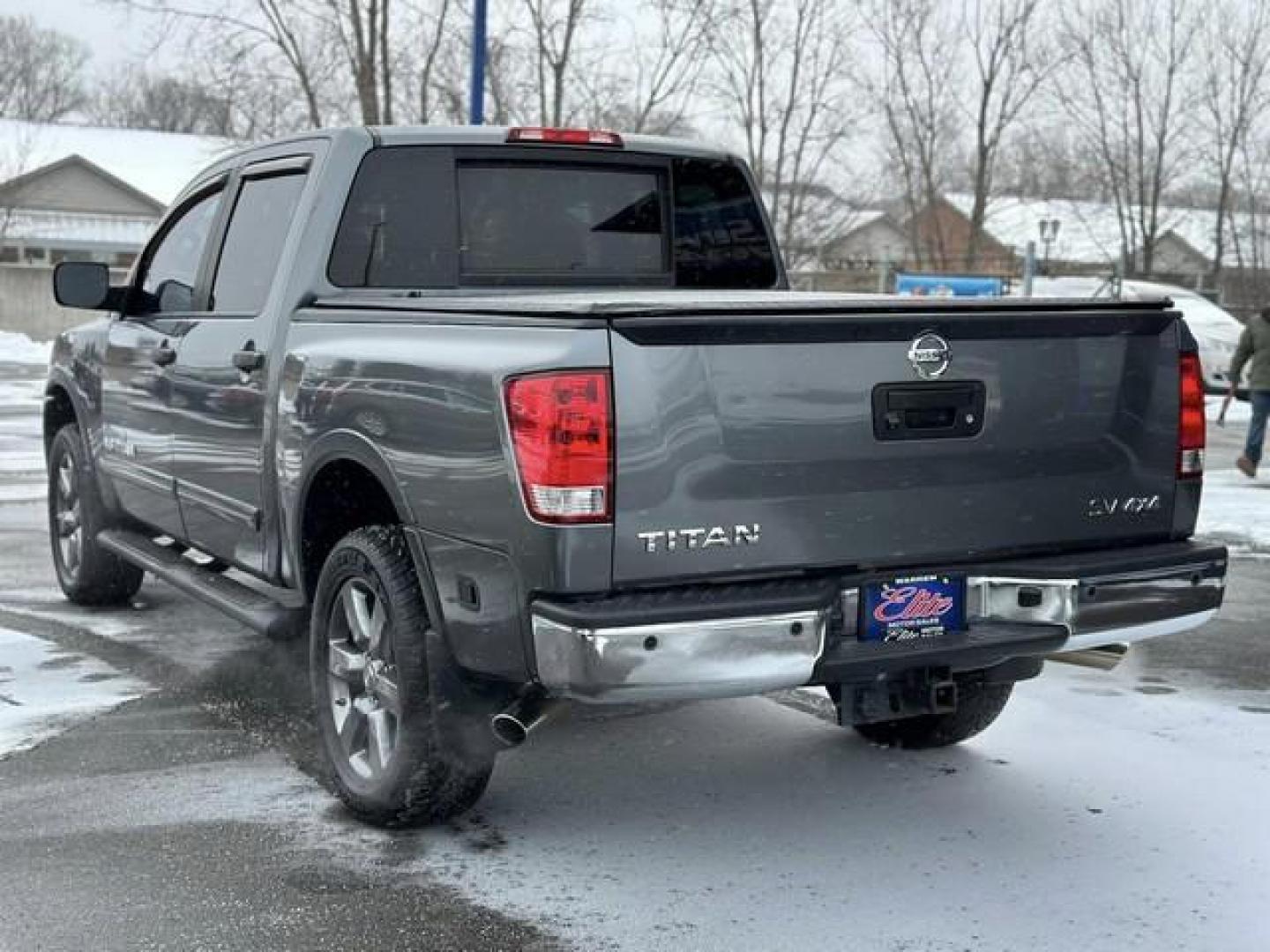 2015 GREY NISSAN TITAN (1N6AA0EC0FN) with an V8,5.6L(339 CID),DOHC engine, AUTOMATIC transmission, located at 14600 Frazho Road, Warren, MI, 48089, (586) 776-3400, 42.485996, -82.974220 - Photo#6