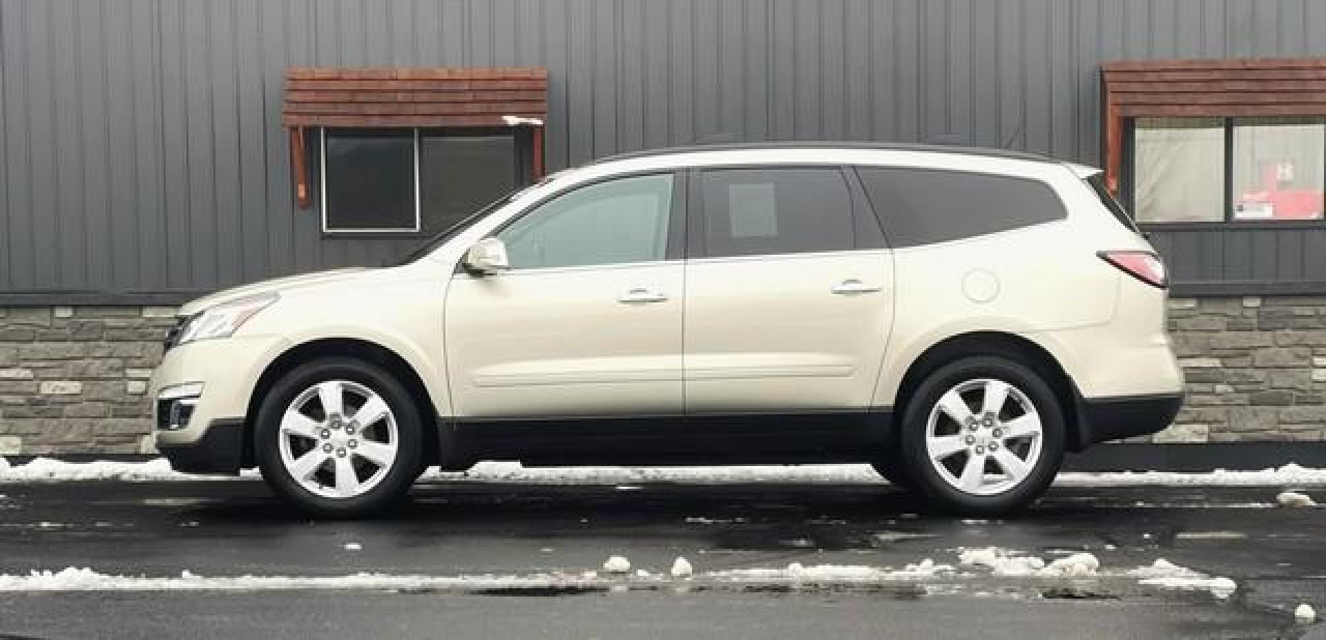 2016 PEWTER CHEVROLET TRAVERSE (1GNKVGKD7GJ) with an V6,3.6L(217 CID),DOHC engine, AUTOMATIC transmission, located at 14600 Frazho Road, Warren, MI, 48089, (586) 776-3400, 42.485996, -82.974220 - Photo#1