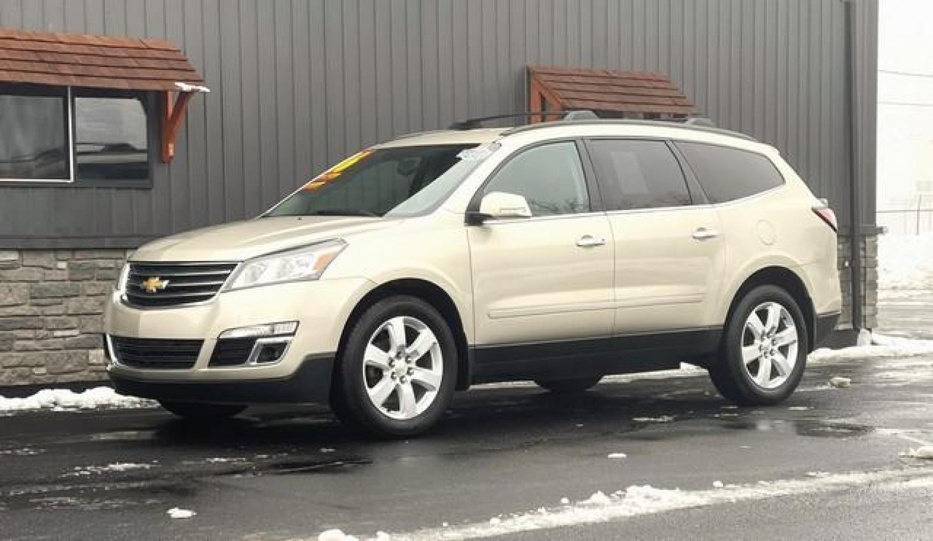 2016 PEWTER CHEVROLET TRAVERSE (1GNKVGKD7GJ) with an V6,3.6L(217 CID),DOHC engine, AUTOMATIC transmission, located at 14600 Frazho Road, Warren, MI, 48089, (586) 776-3400, 42.485996, -82.974220 - Photo#2