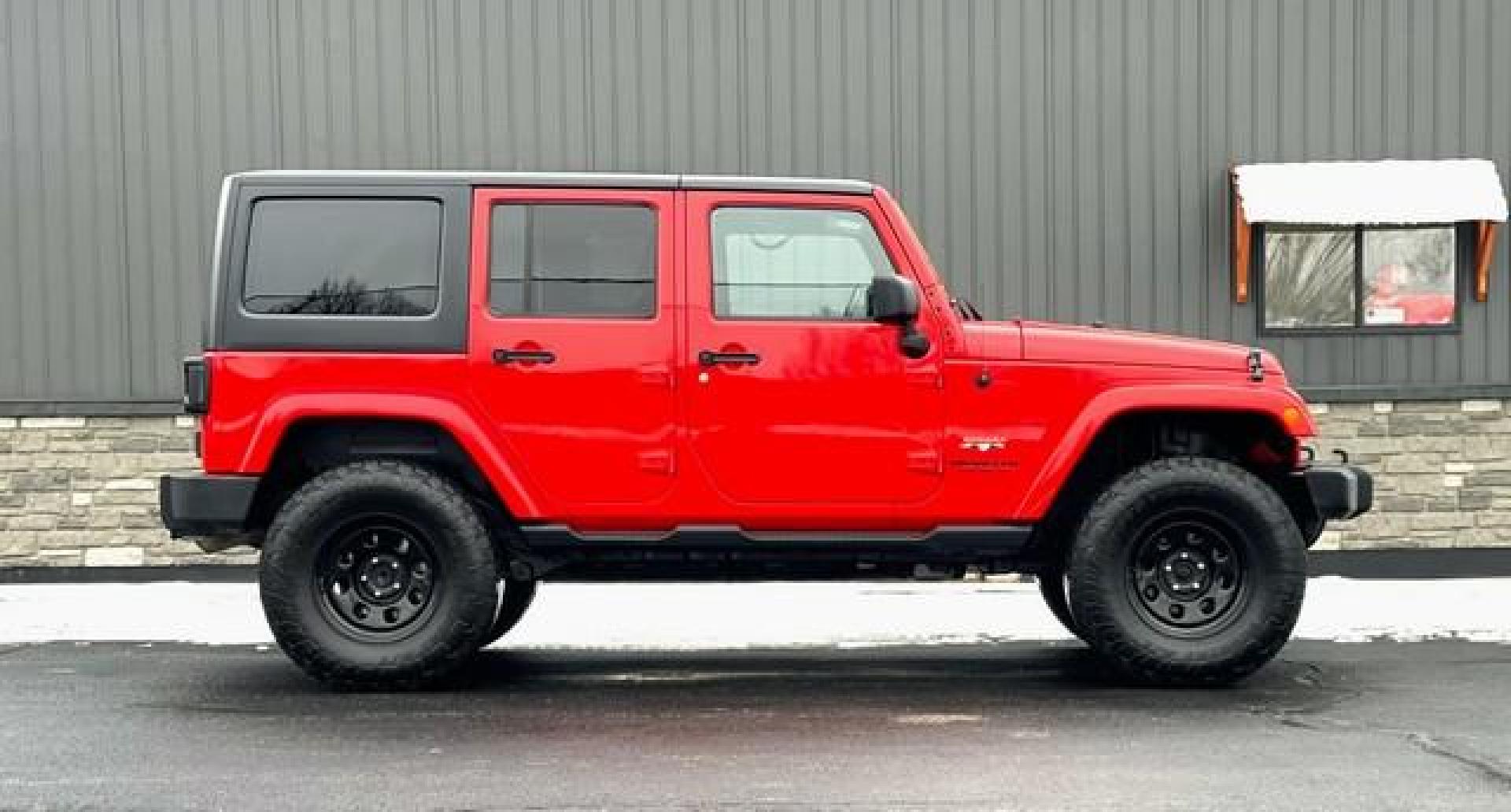 2016 RED JEEP WRANGLER (1C4BJWEG3GL) with an V6,3.6L(220 CID),DOHC engine, AUTOMATIC transmission, located at 14600 Frazho Road, Warren, MI, 48089, (586) 776-3400, 42.485996, -82.974220 - Photo#4