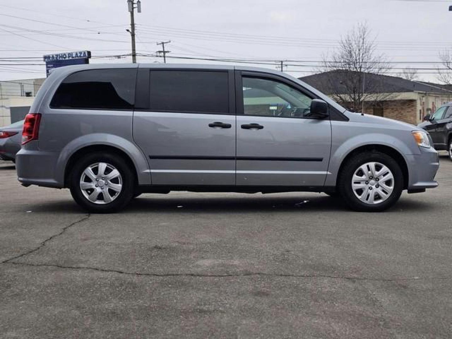 2014 SILVER DODGE GRAND CARAVAN (2C4RDGBG6ER) with an V6,3.6L(220 CID),DOHC engine, AUTOMATIC transmission, located at 14600 Frazho Road, Warren, MI, 48089, (586) 776-3400, 42.485996, -82.974220 - Photo#3