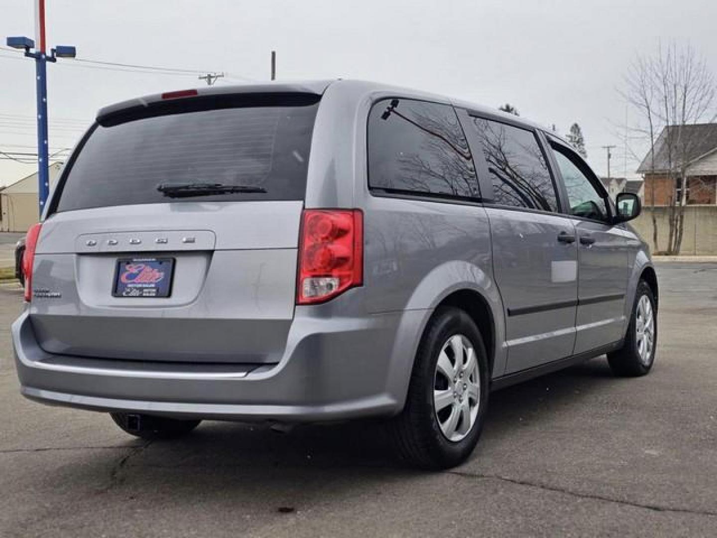 2014 SILVER DODGE GRAND CARAVAN (2C4RDGBG6ER) with an V6,3.6L(220 CID),DOHC engine, AUTOMATIC transmission, located at 14600 Frazho Road, Warren, MI, 48089, (586) 776-3400, 42.485996, -82.974220 - Photo#5