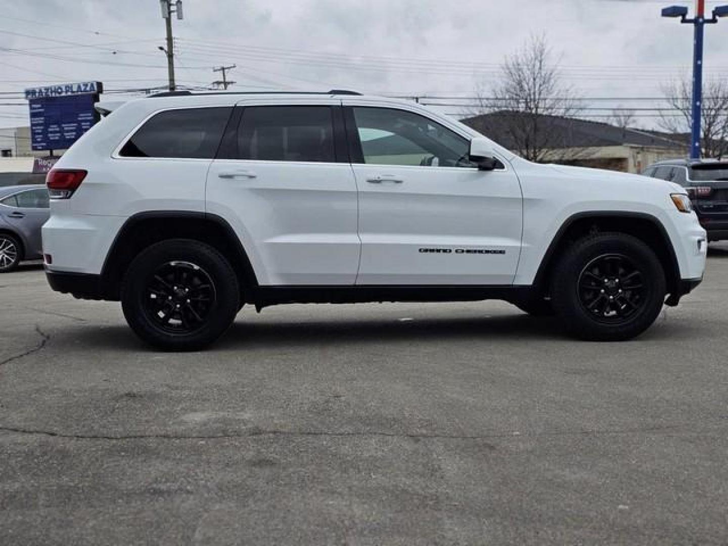 2020 BRIGHT WHITE JEEP GRAND CHEROKEE LAR/ALT (1C4RJFAG8LC) with an V6,3.6L(220 CID),DOHC engine, AUTOMATIC transmission, located at 14600 Frazho Road, Warren, MI, 48089, (586) 776-3400, 42.485996, -82.974220 - Photo#3