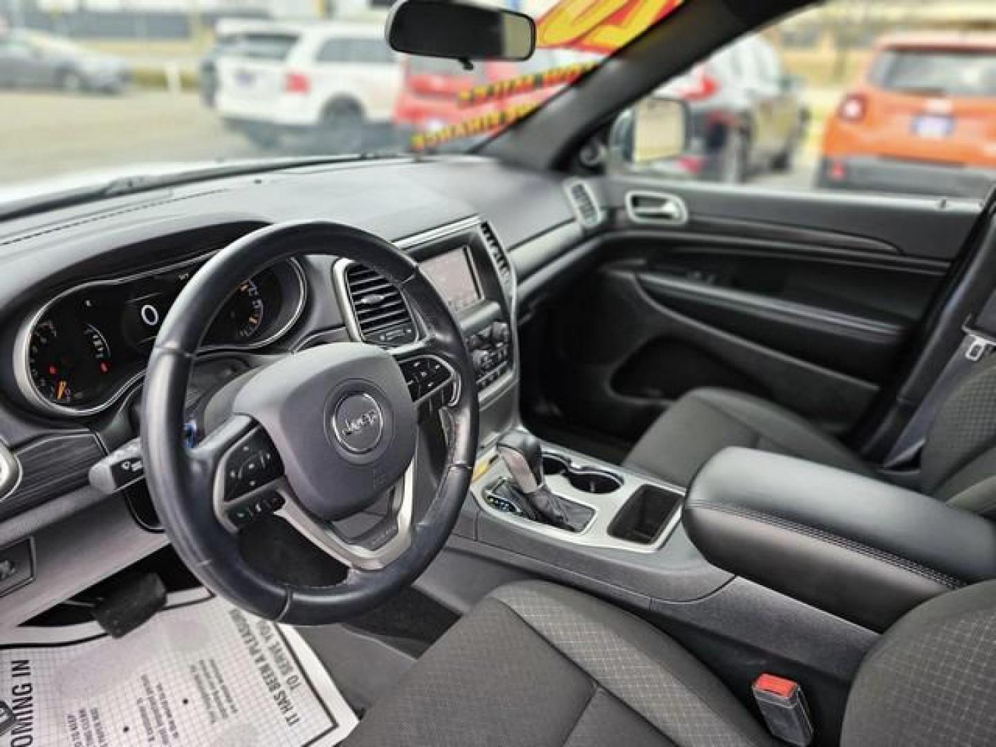 2020 BRIGHT WHITE JEEP GRAND CHEROKEE LAR/ALT (1C4RJFAG8LC) with an V6,3.6L(220 CID),DOHC engine, AUTOMATIC transmission, located at 14600 Frazho Road, Warren, MI, 48089, (586) 776-3400, 42.485996, -82.974220 - Photo#7