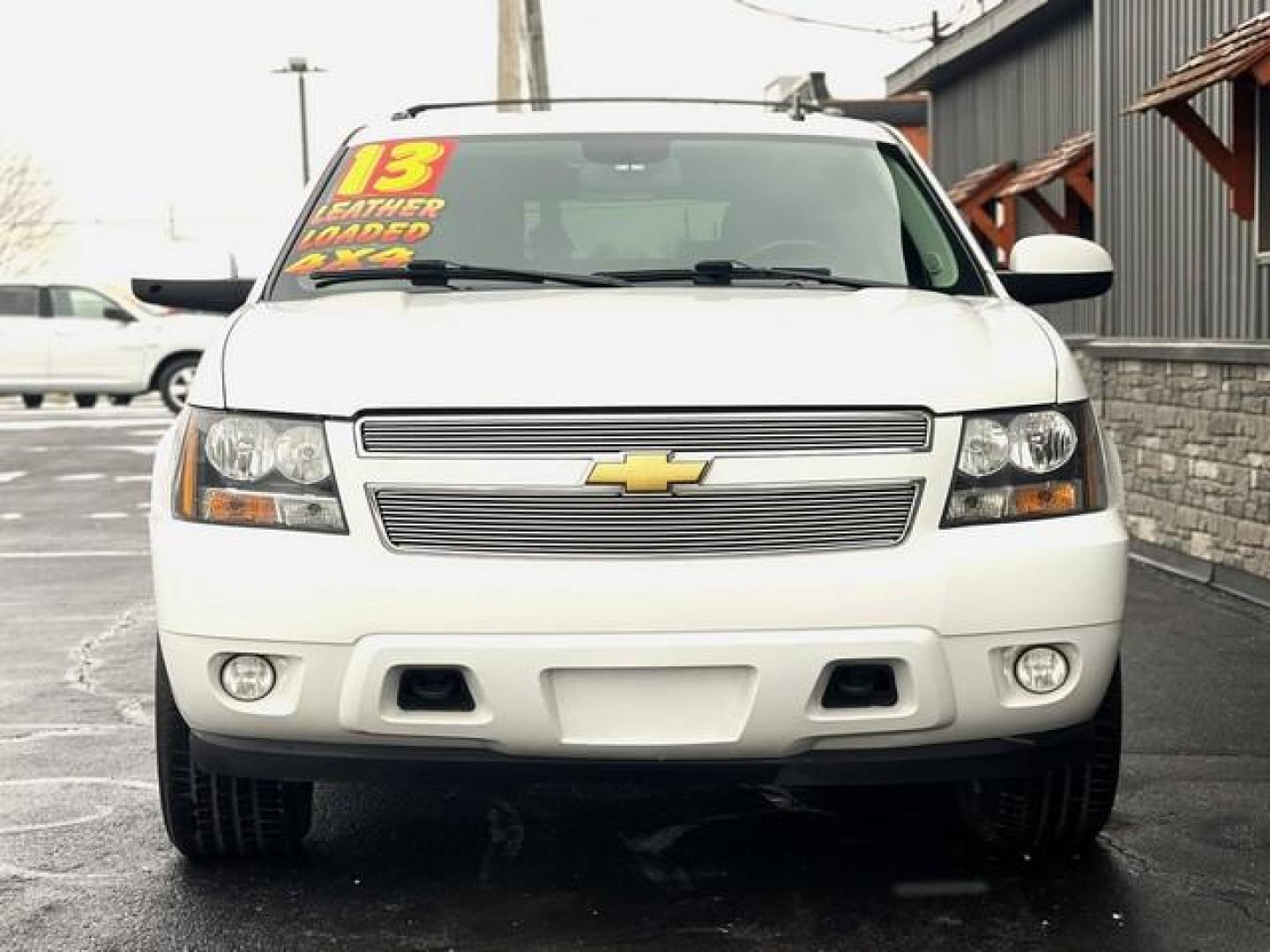 2013 WHITE CHEVROLET TAHOE (1GNSKBE07DR) with an V8,5.3L(325 CID),OHV engine, AUTOMATIC transmission, located at 14600 Frazho Road, Warren, MI, 48089, (586) 776-3400, 42.485996, -82.974220 - Photo#1