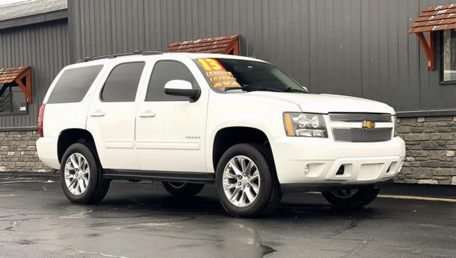 2013 WHITE CHEVROLET TAHOE (1GNSKBE07DR) with an V8,5.3L(325 CID),OHV engine, AUTOMATIC transmission, located at 14600 Frazho Road, Warren, MI, 48089, (586) 776-3400, 42.485996, -82.974220 - Photo#2