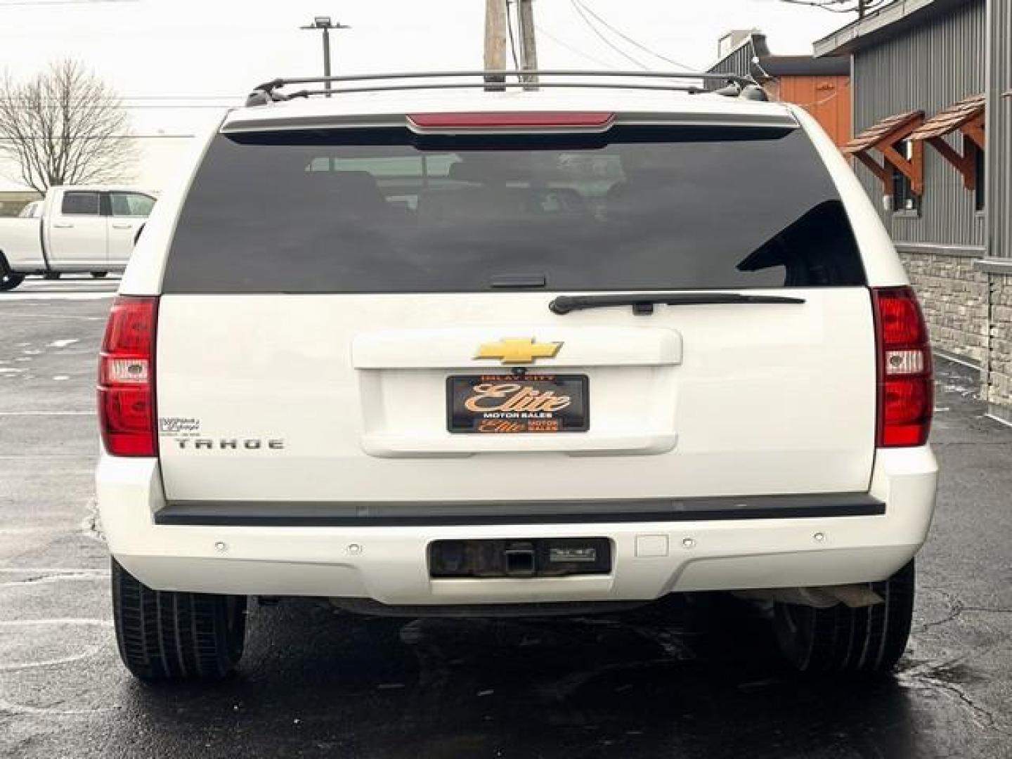 2013 WHITE CHEVROLET TAHOE (1GNSKBE07DR) with an V8,5.3L(325 CID),OHV engine, AUTOMATIC transmission, located at 14600 Frazho Road, Warren, MI, 48089, (586) 776-3400, 42.485996, -82.974220 - Photo#6